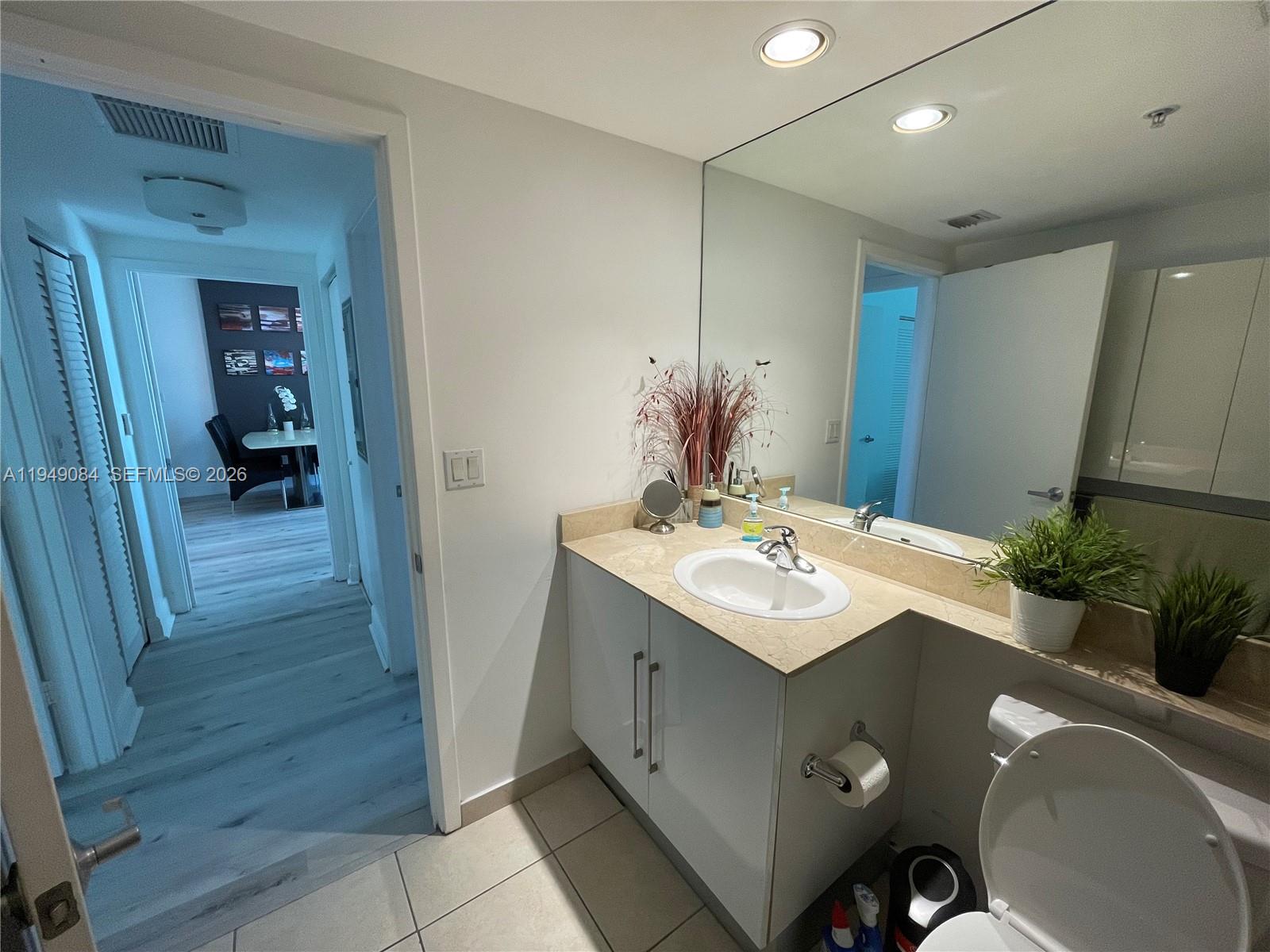 325 S Biscayne Blvd #1115, Miami FL 33131