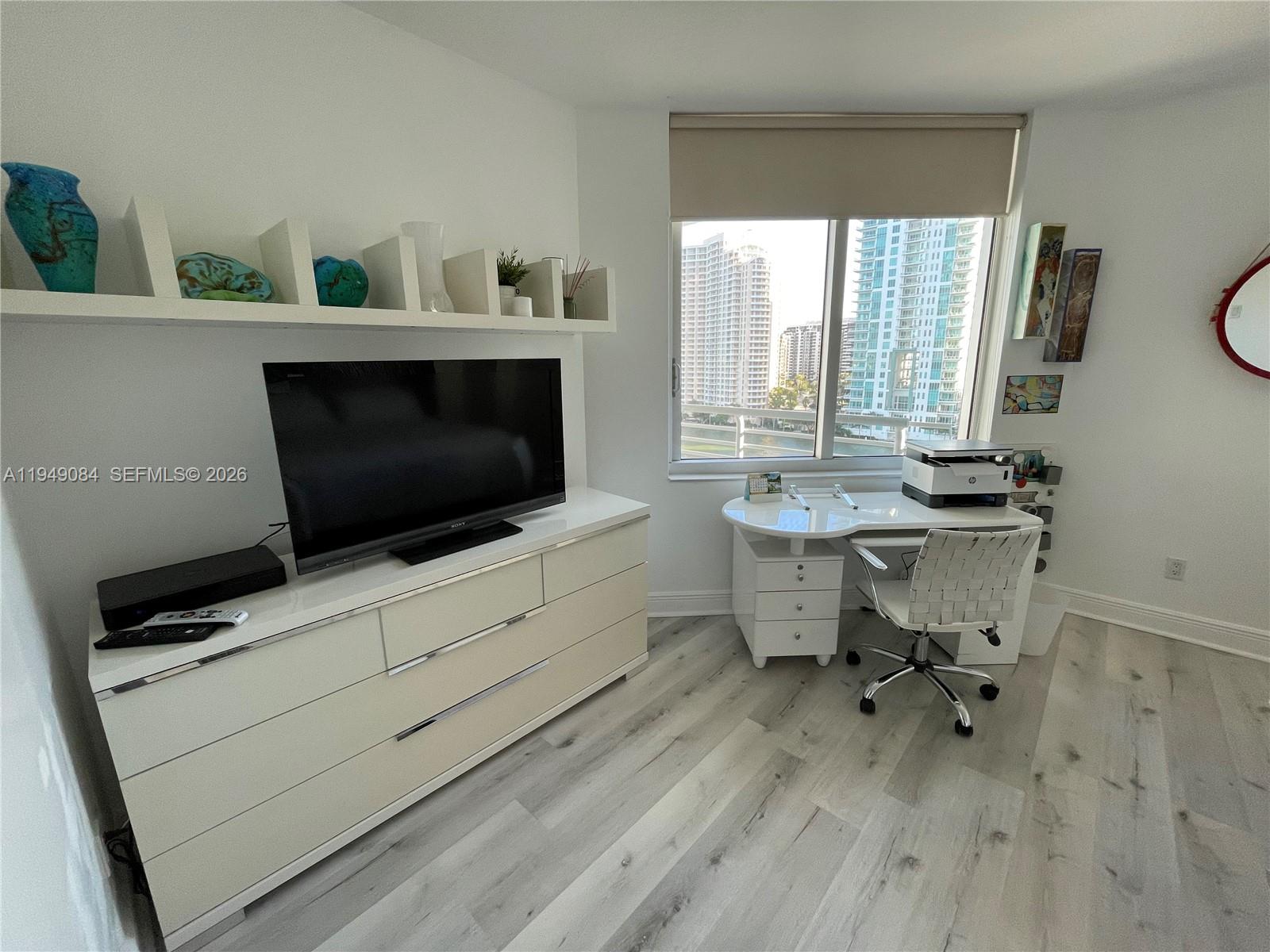 325 S Biscayne Blvd #1115, Miami FL 33131