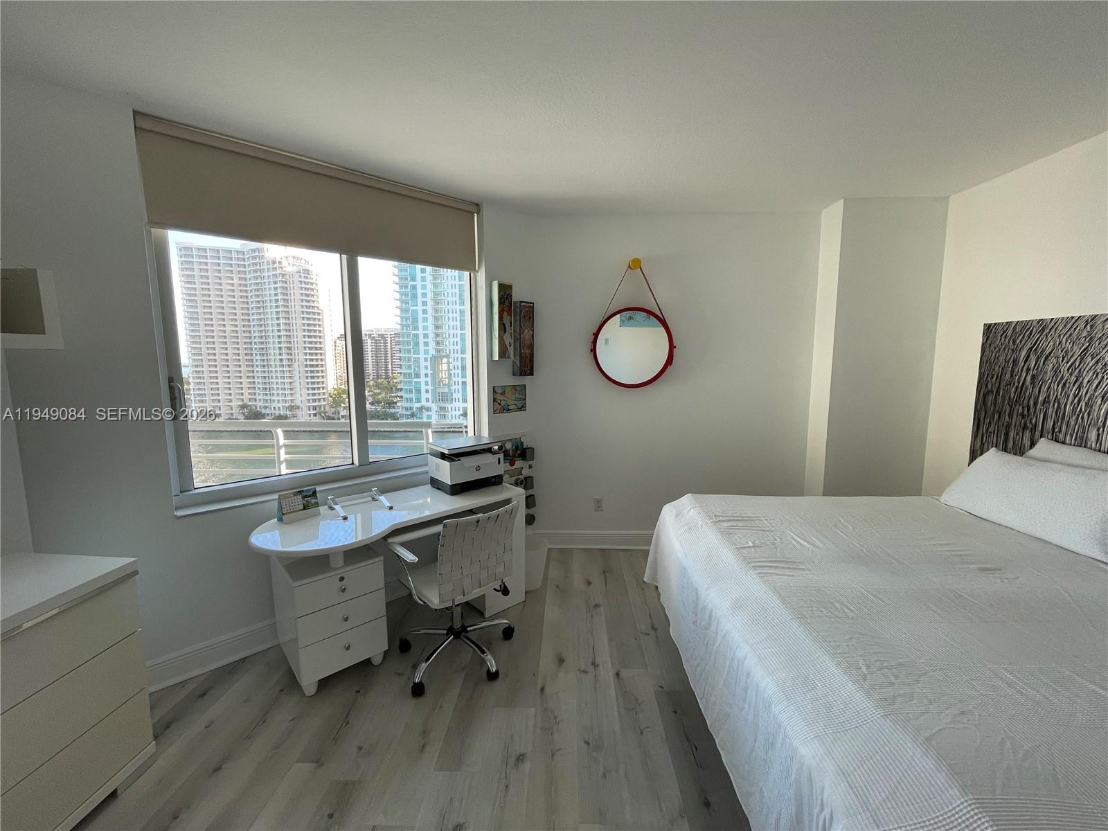 325 S Biscayne Blvd #1115, Miami FL 33131