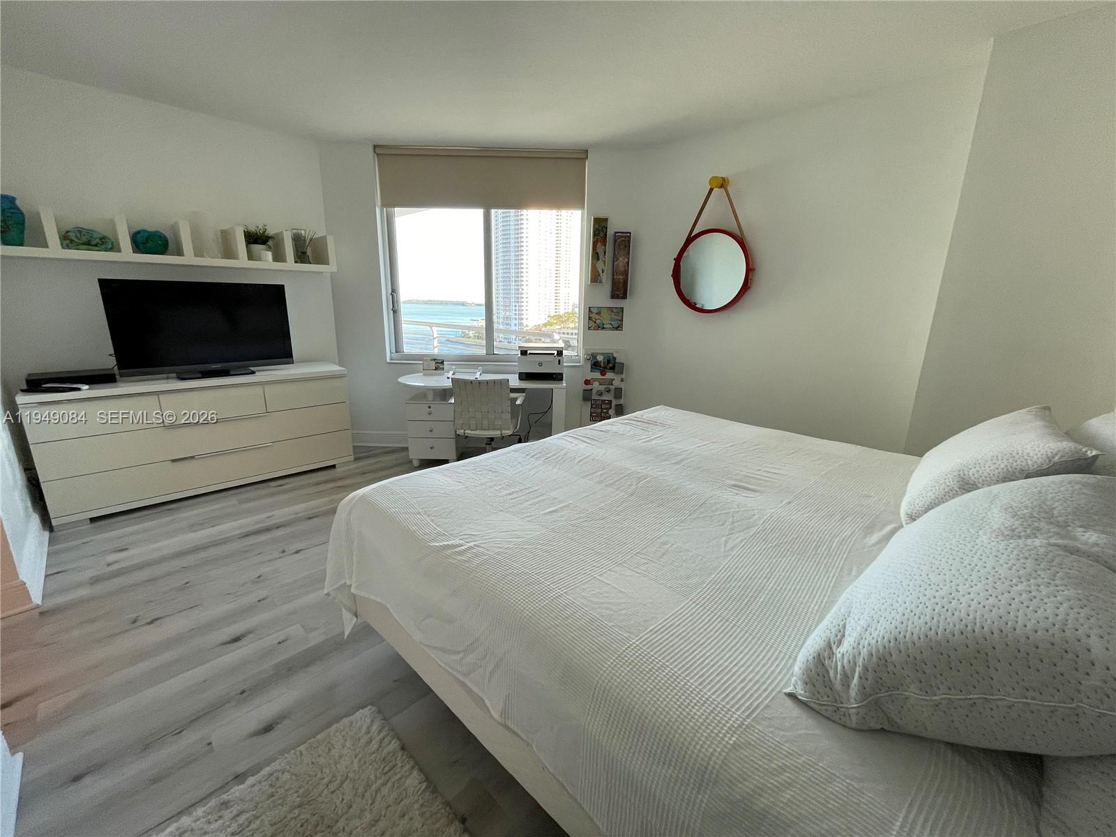 325 S Biscayne Blvd #1115, Miami FL 33131