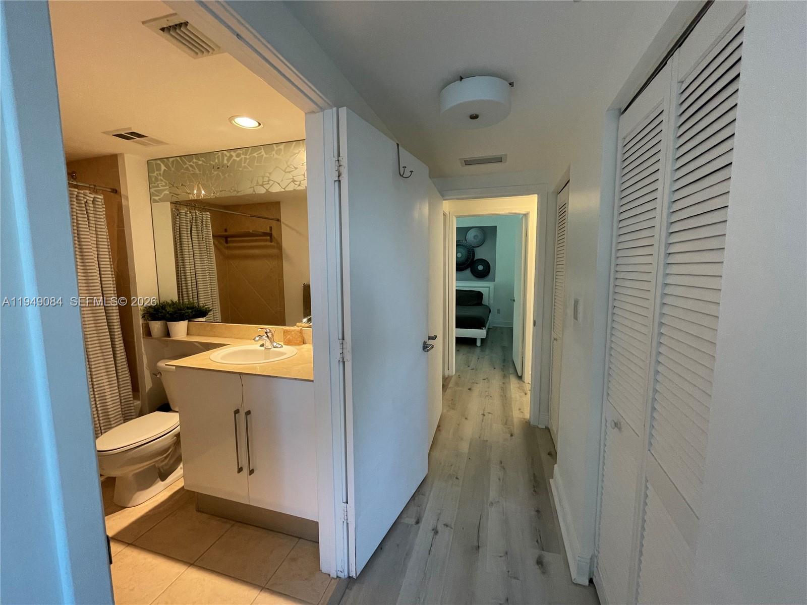 325 S Biscayne Blvd #1115, Miami FL 33131