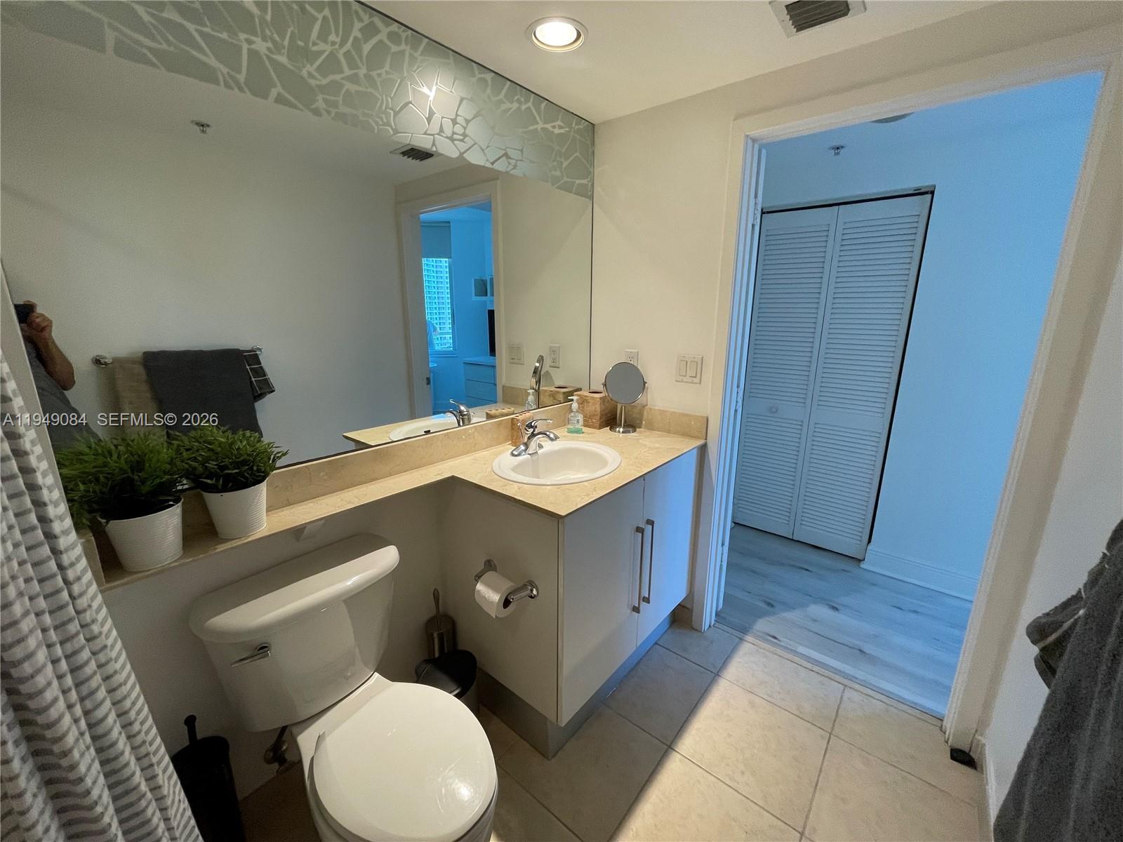 325 S Biscayne Blvd #1115, Miami FL 33131