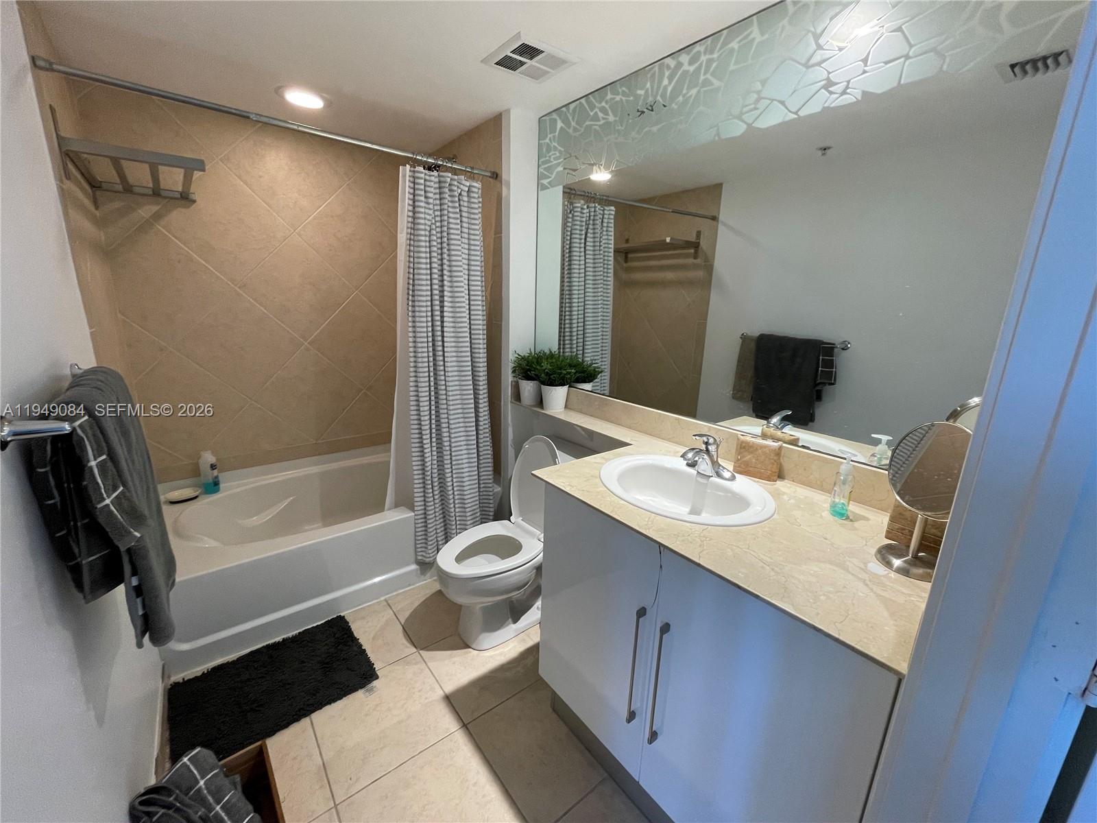325 S Biscayne Blvd #1115, Miami FL 33131