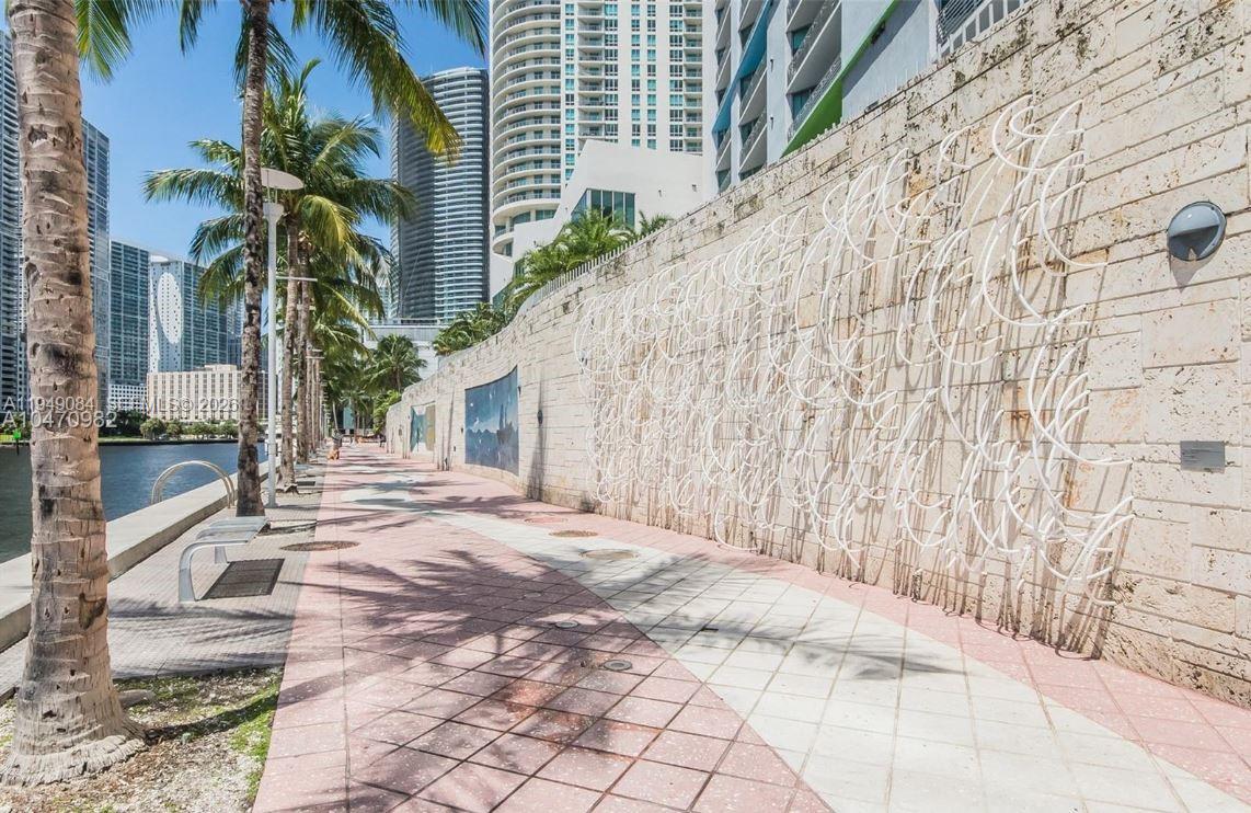 325 S Biscayne Blvd #1115, Miami FL 33131