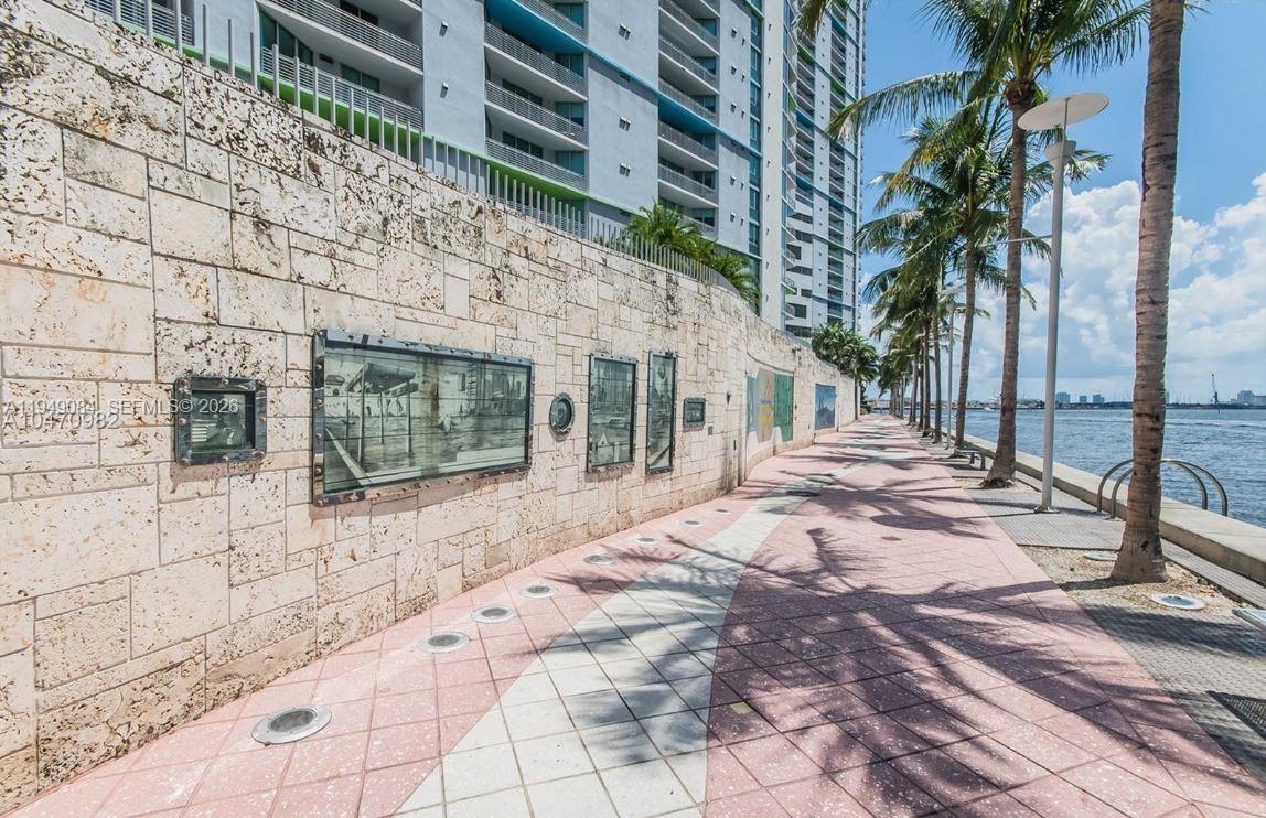 325 S Biscayne Blvd #1115, Miami FL 33131