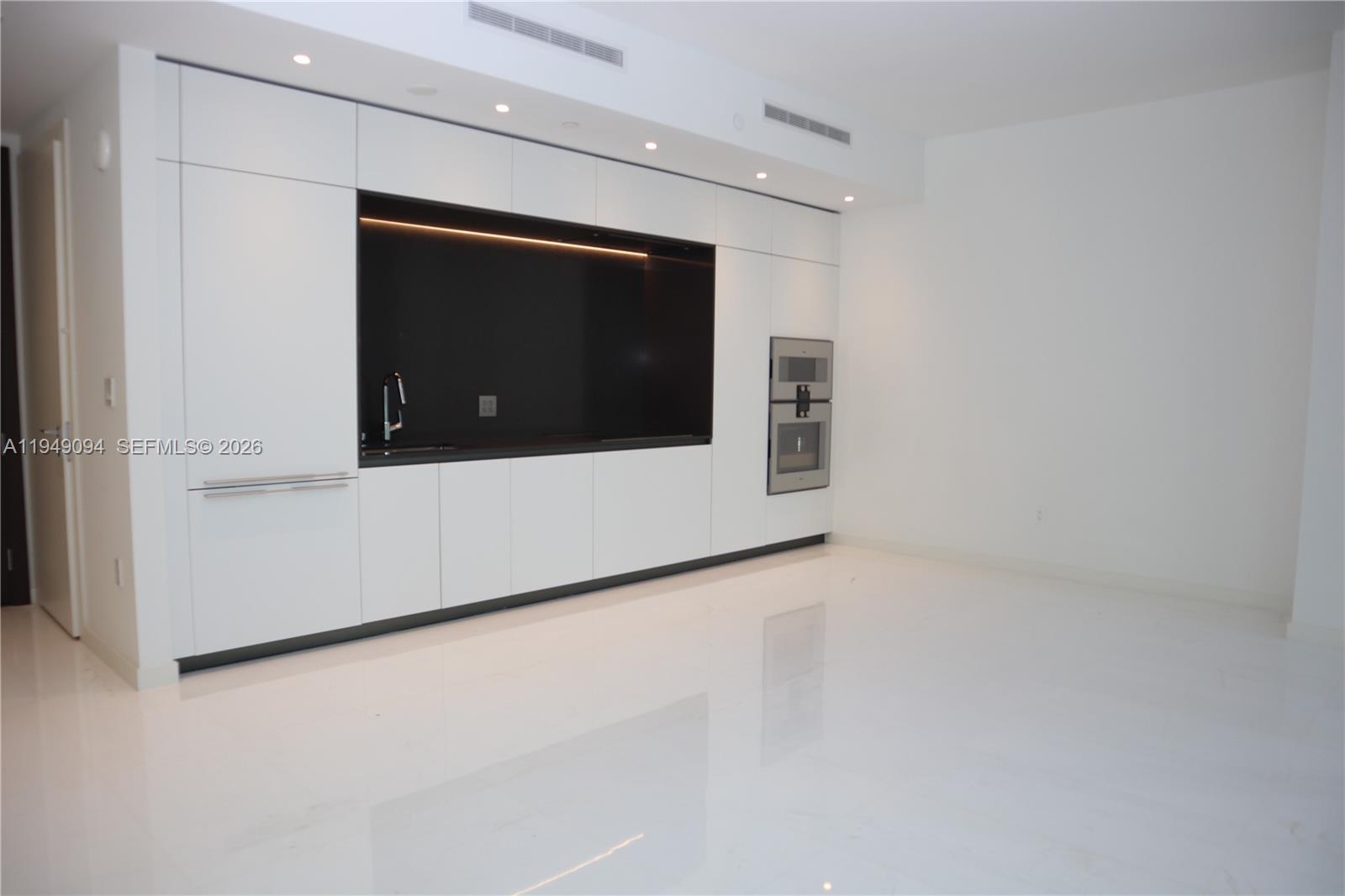 300 Biscayne Blvd Way #2308W, Miami FL 33131