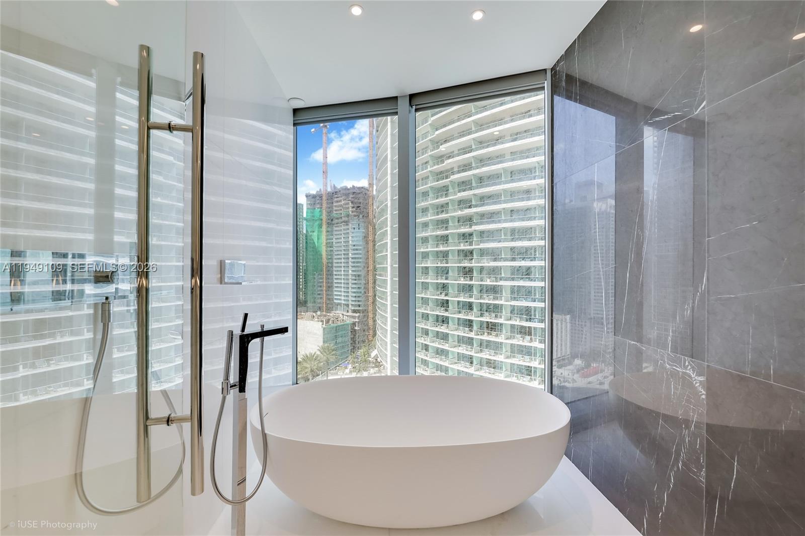 300 Biscayne Boulevard Way #2307W, Miami FL 33131