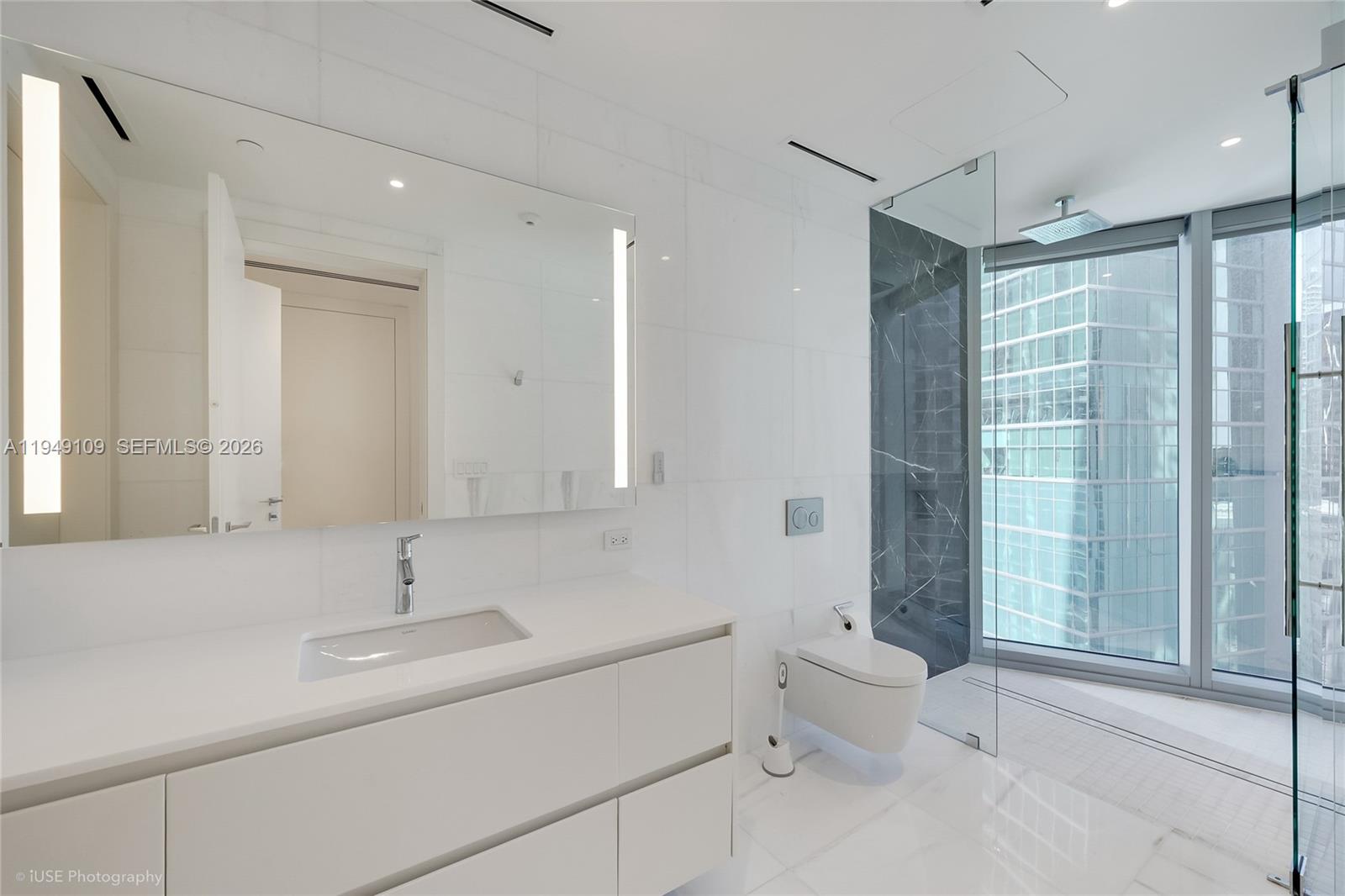 300 Biscayne Boulevard Way #2307W, Miami FL 33131