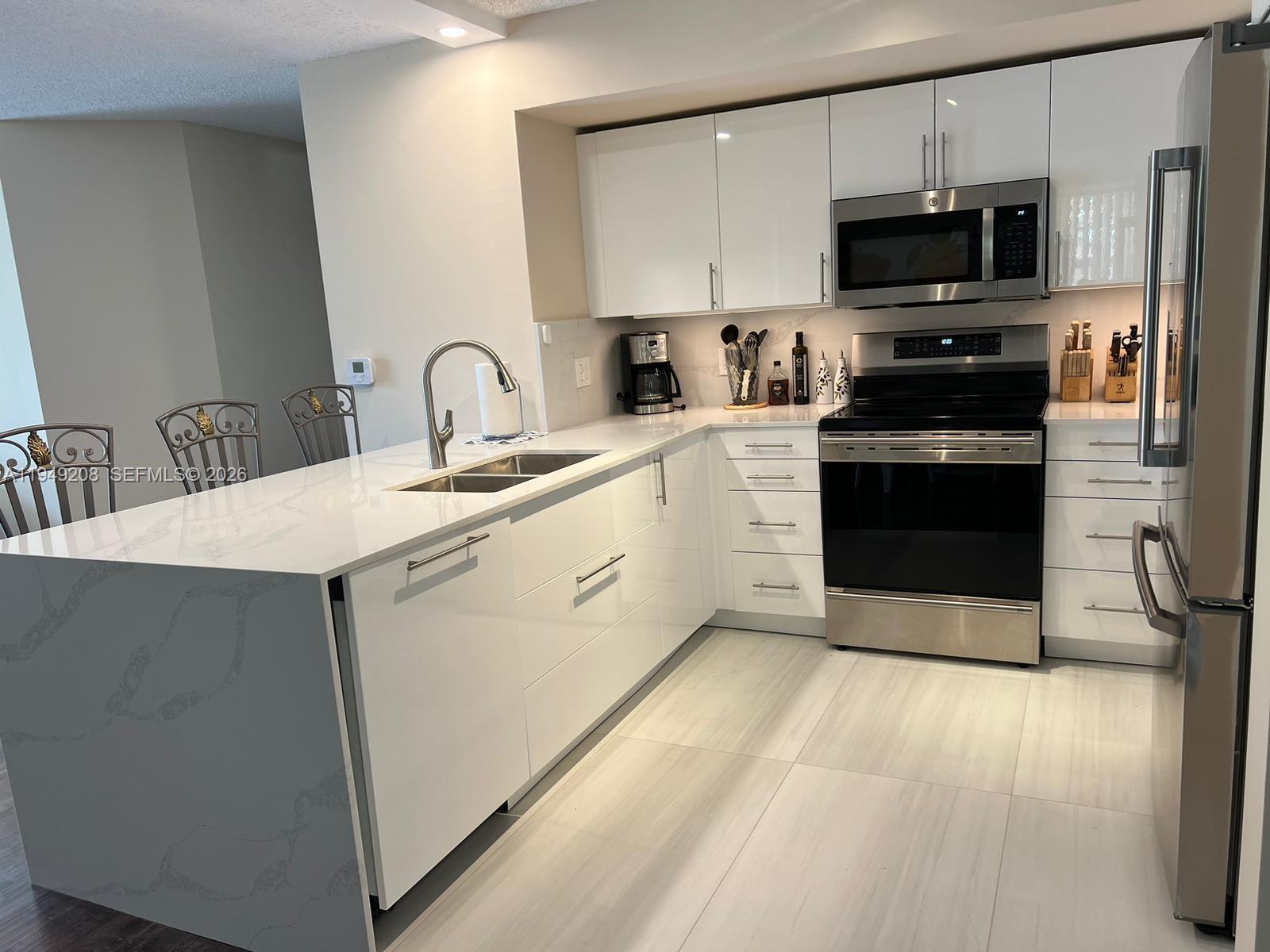 19901 E Country Club Dr #2202, Aventura FL 33180