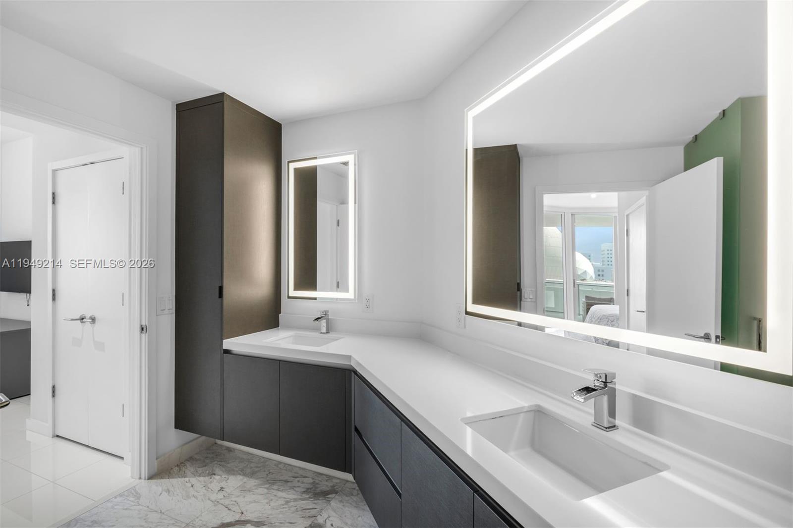 851 NE 1st Ave #1008, Miami FL 33132