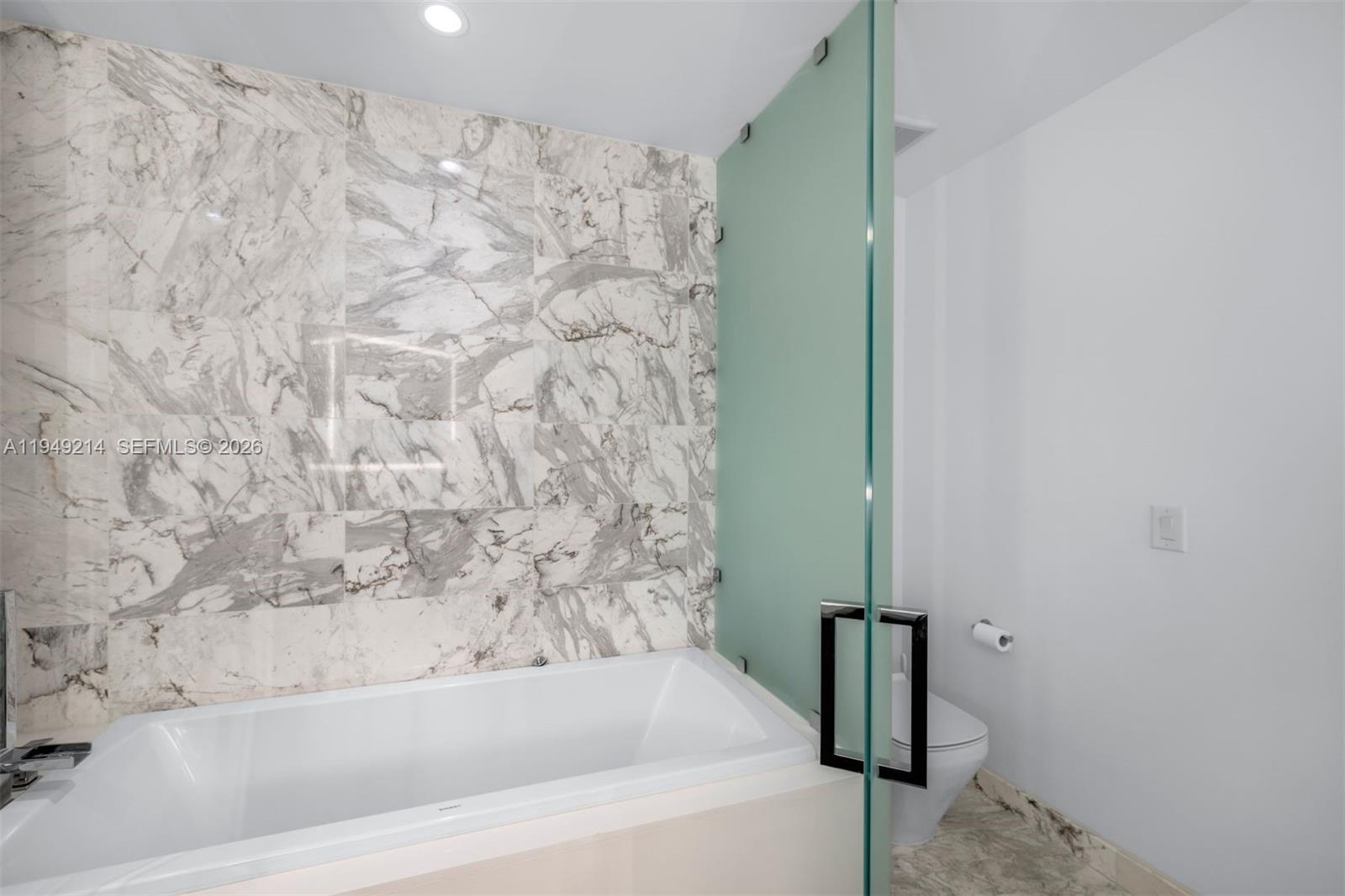 851 NE 1st Ave #1008, Miami FL 33132