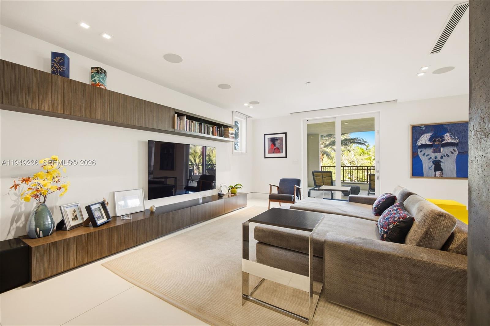 3535 Hiawatha Ave #305, Coconut Grove FL 33133