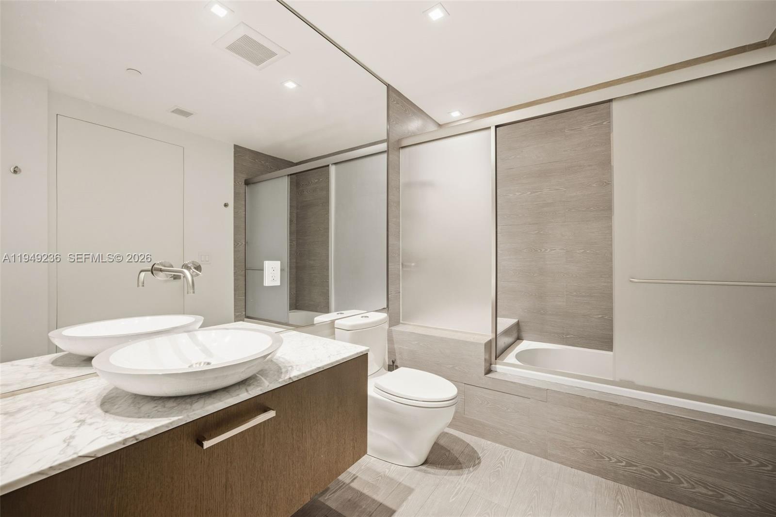 3535 Hiawatha Ave #305, Coconut Grove FL 33133