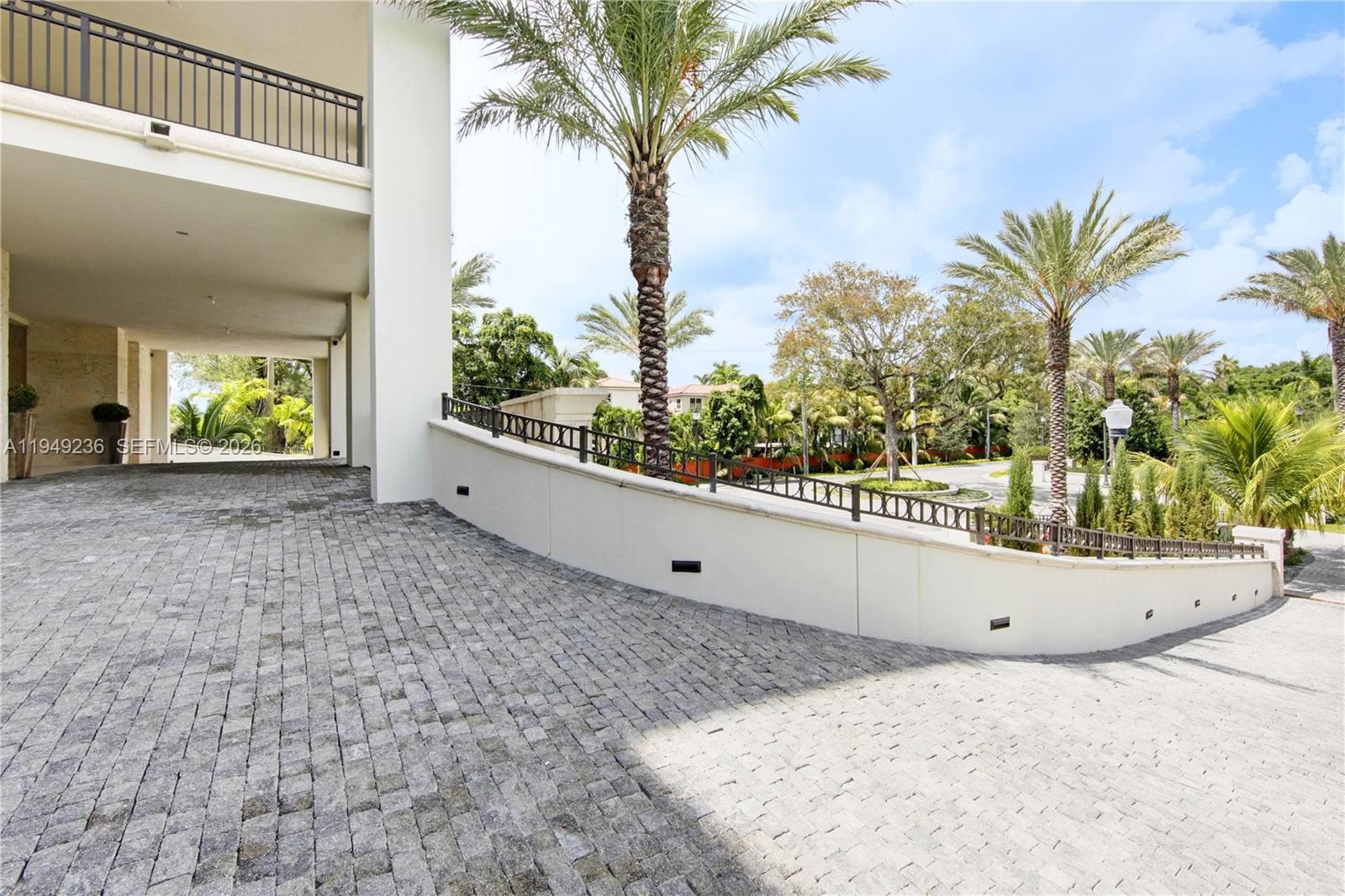 3535 Hiawatha Ave #305, Coconut Grove FL 33133