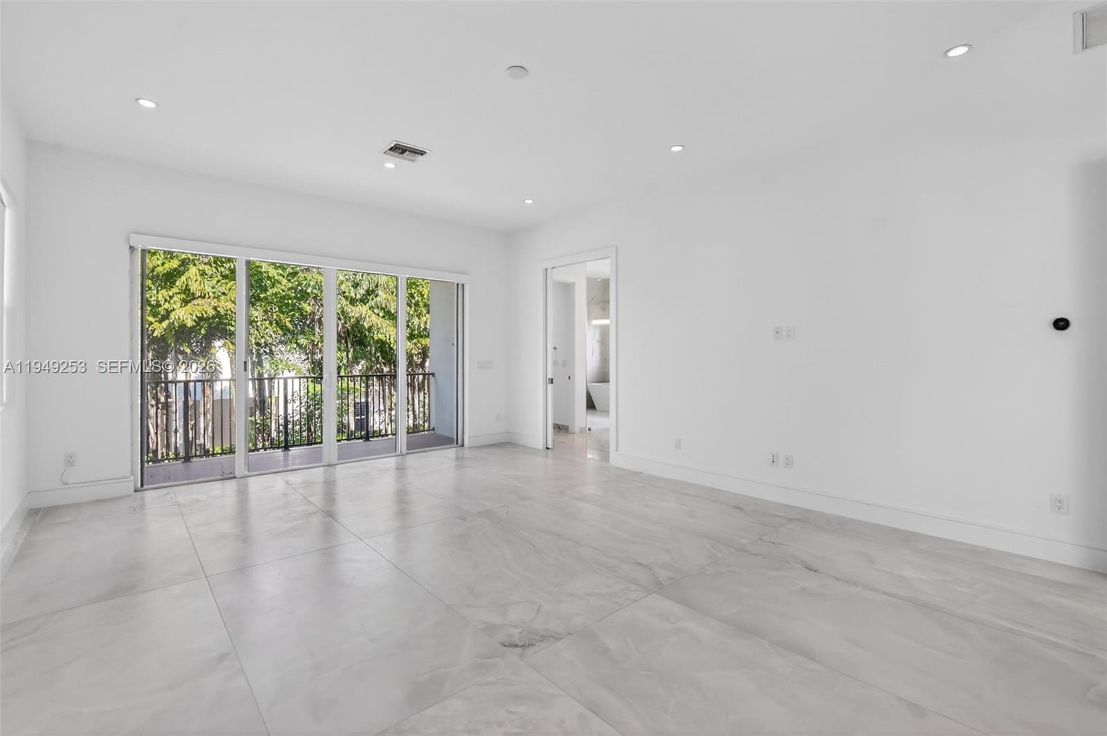 201 NE 6th St, Boca Raton FL 33432