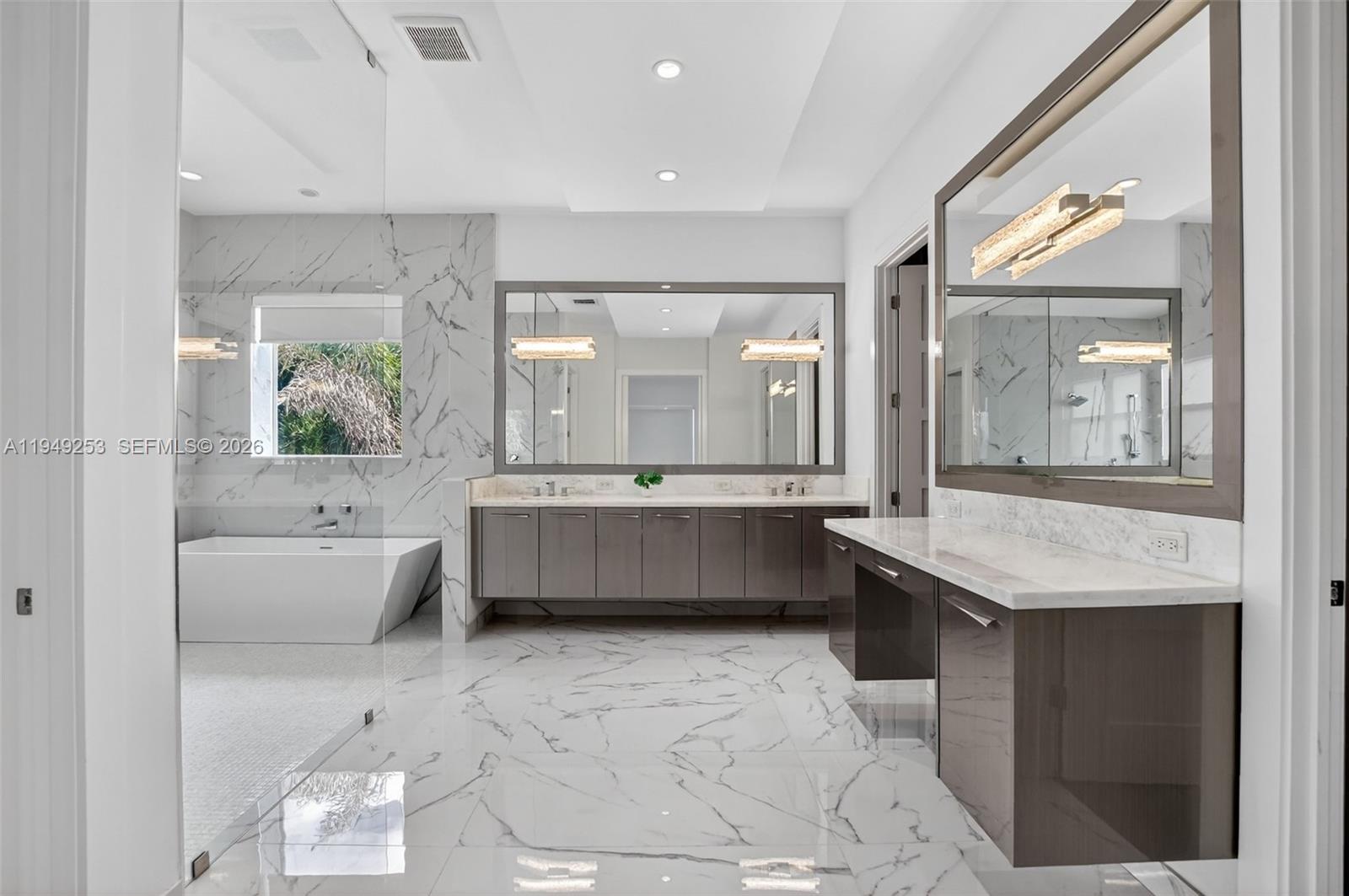 201 NE 6th St, Boca Raton FL 33432