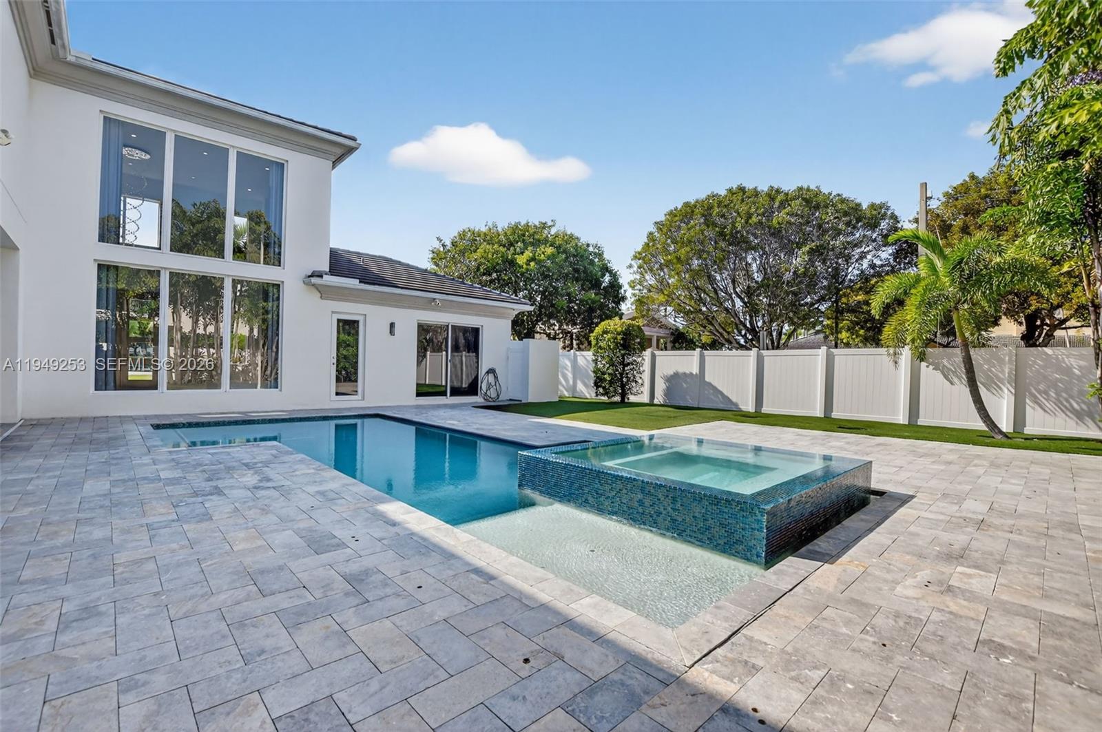201 NE 6th St, Boca Raton FL 33432