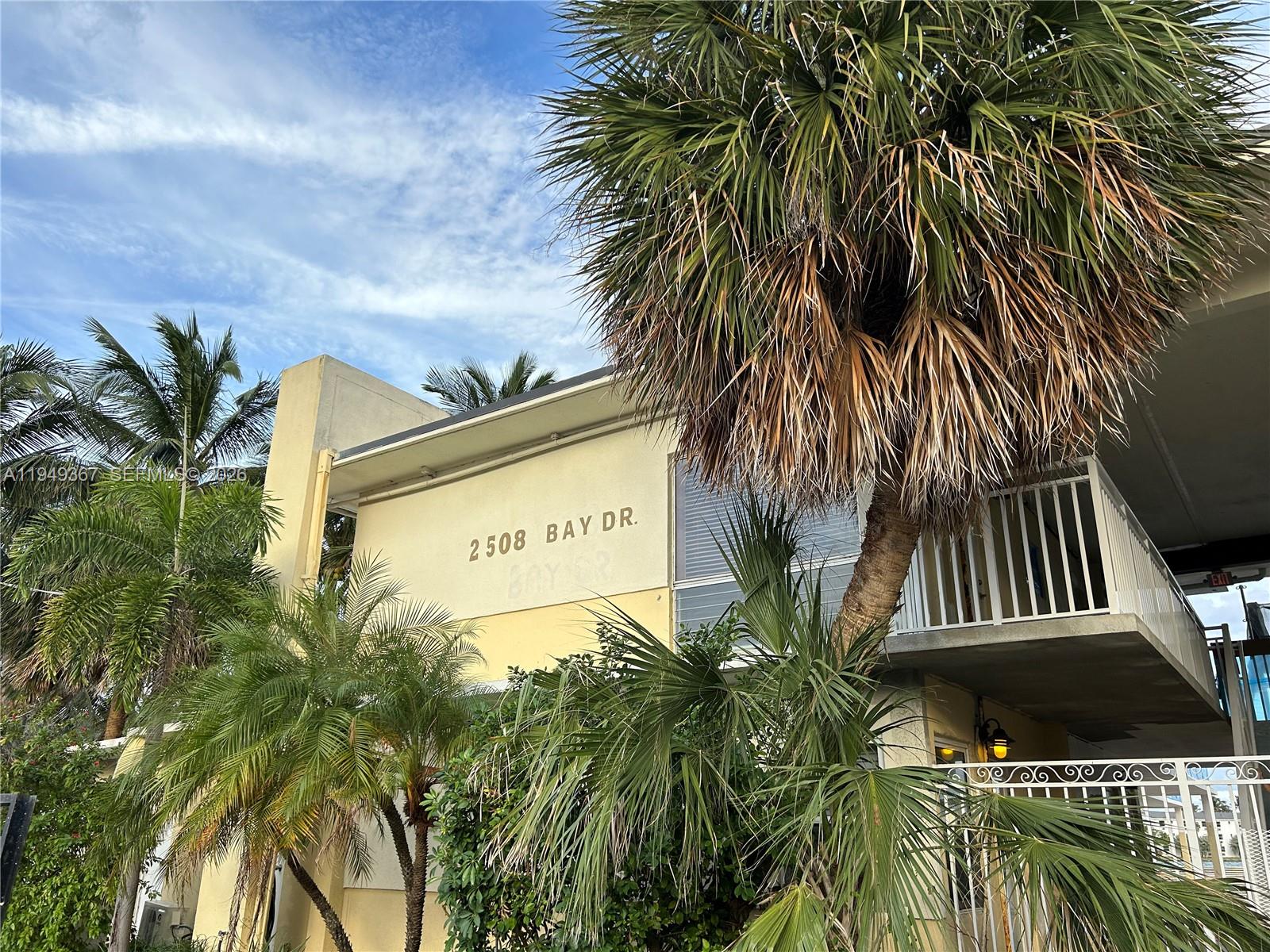 2508 Bay Dr #12, Pompano Beach FL 33062