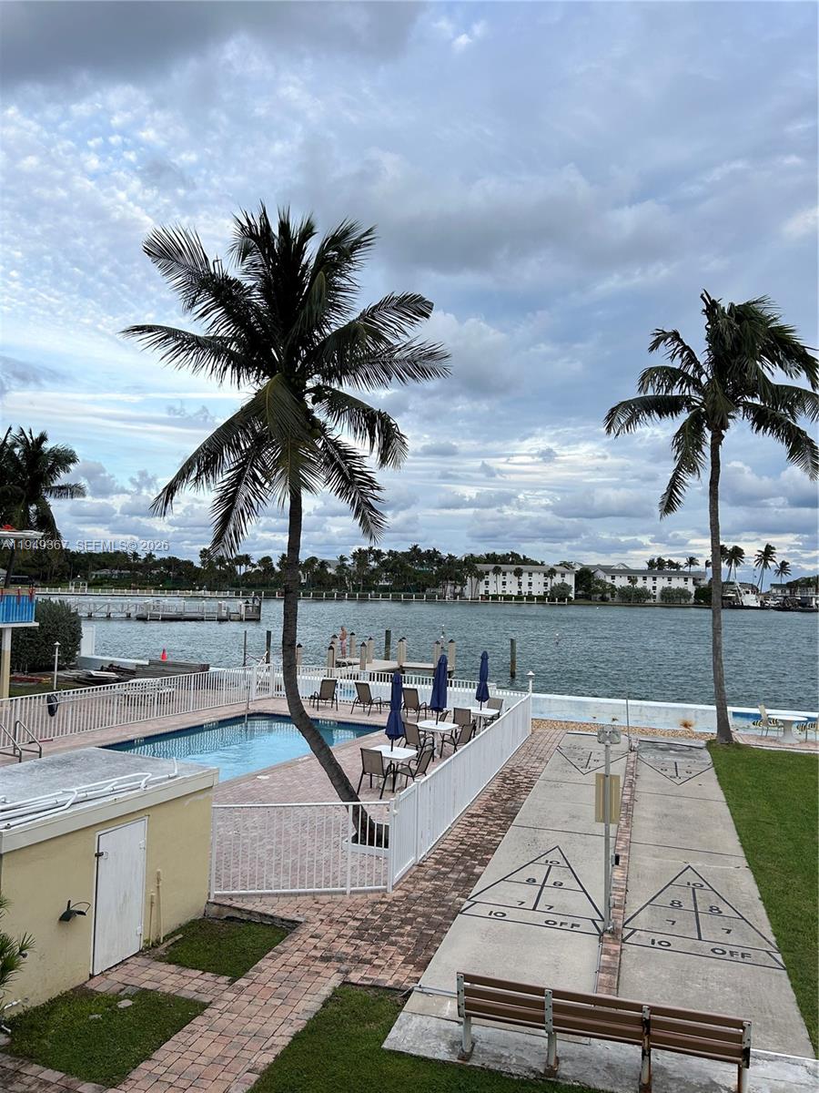 2508 Bay Dr #12, Pompano Beach FL 33062