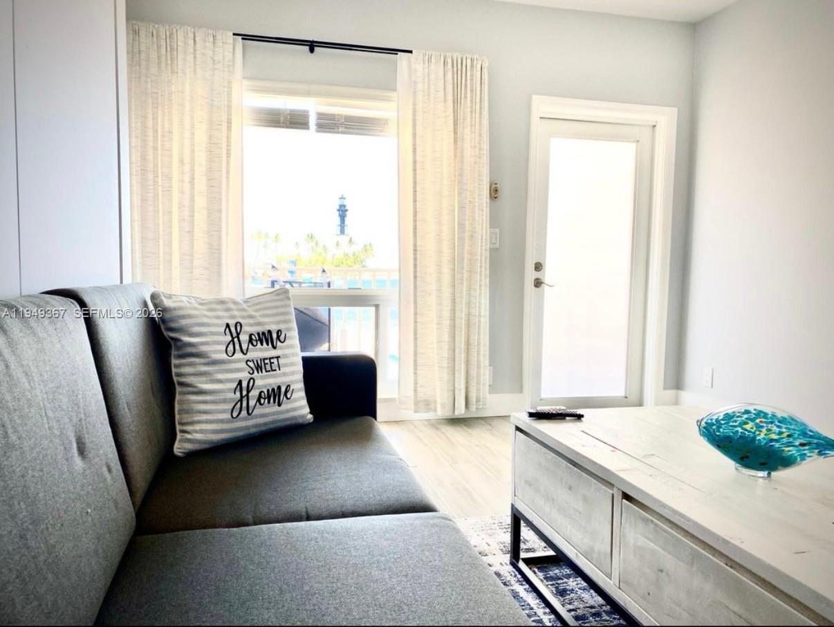 2508 Bay Dr #12, Pompano Beach FL 33062