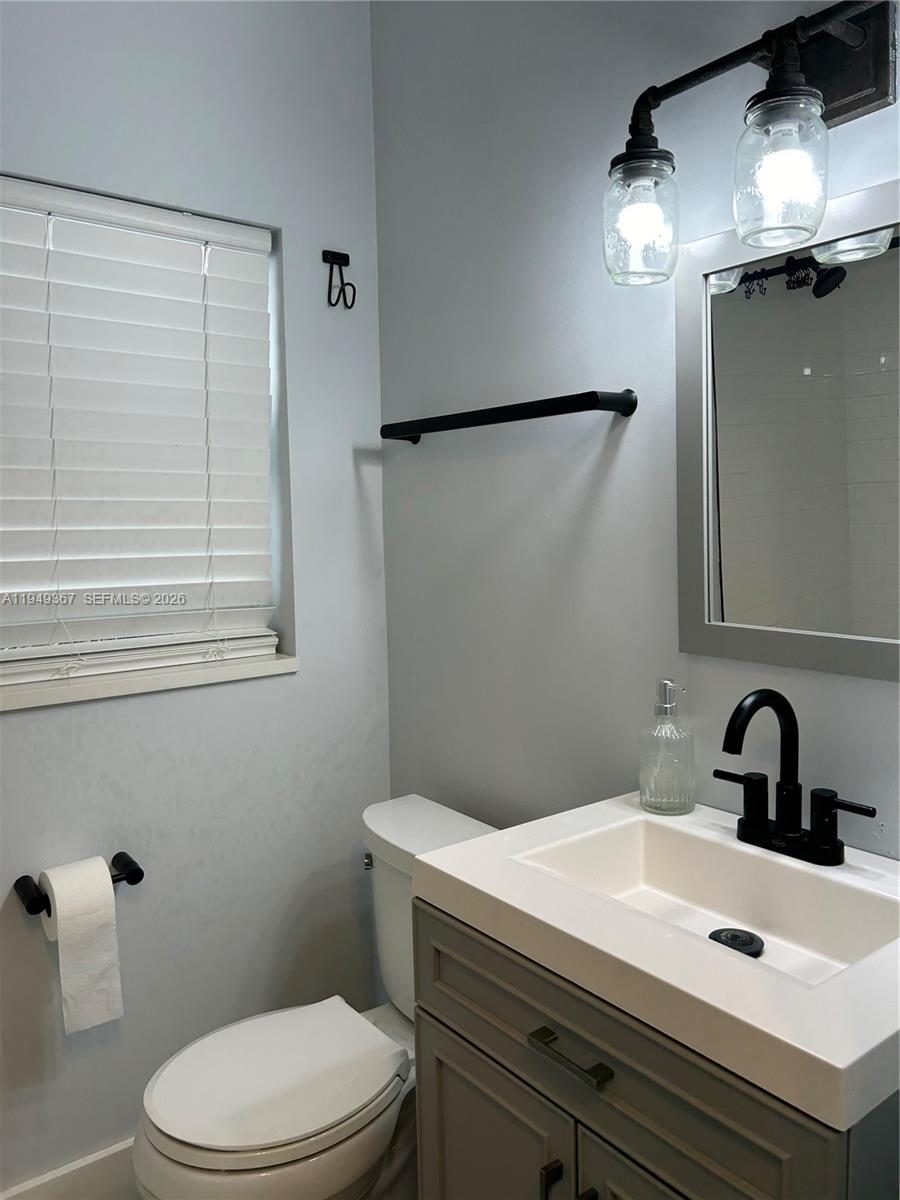 2508 Bay Dr #12, Pompano Beach FL 33062