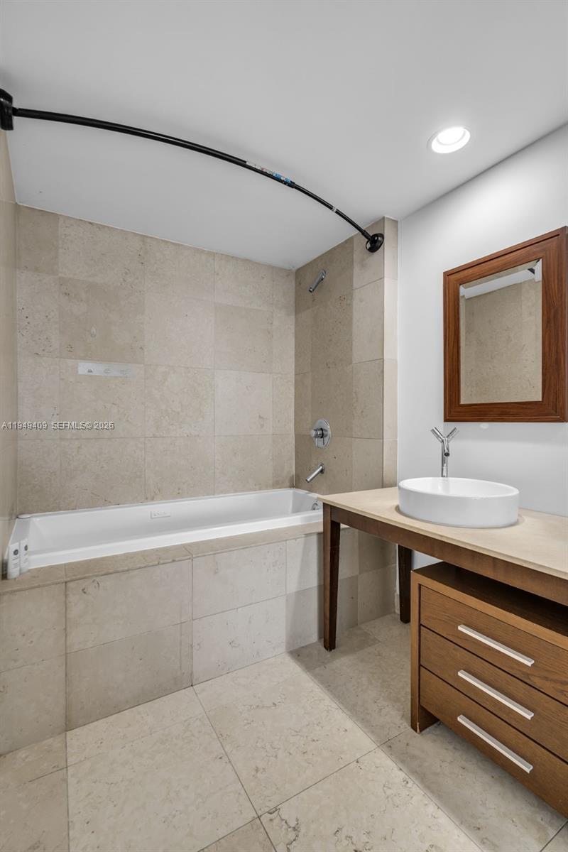 465 Brickell Ave #4006, Miami FL 33131