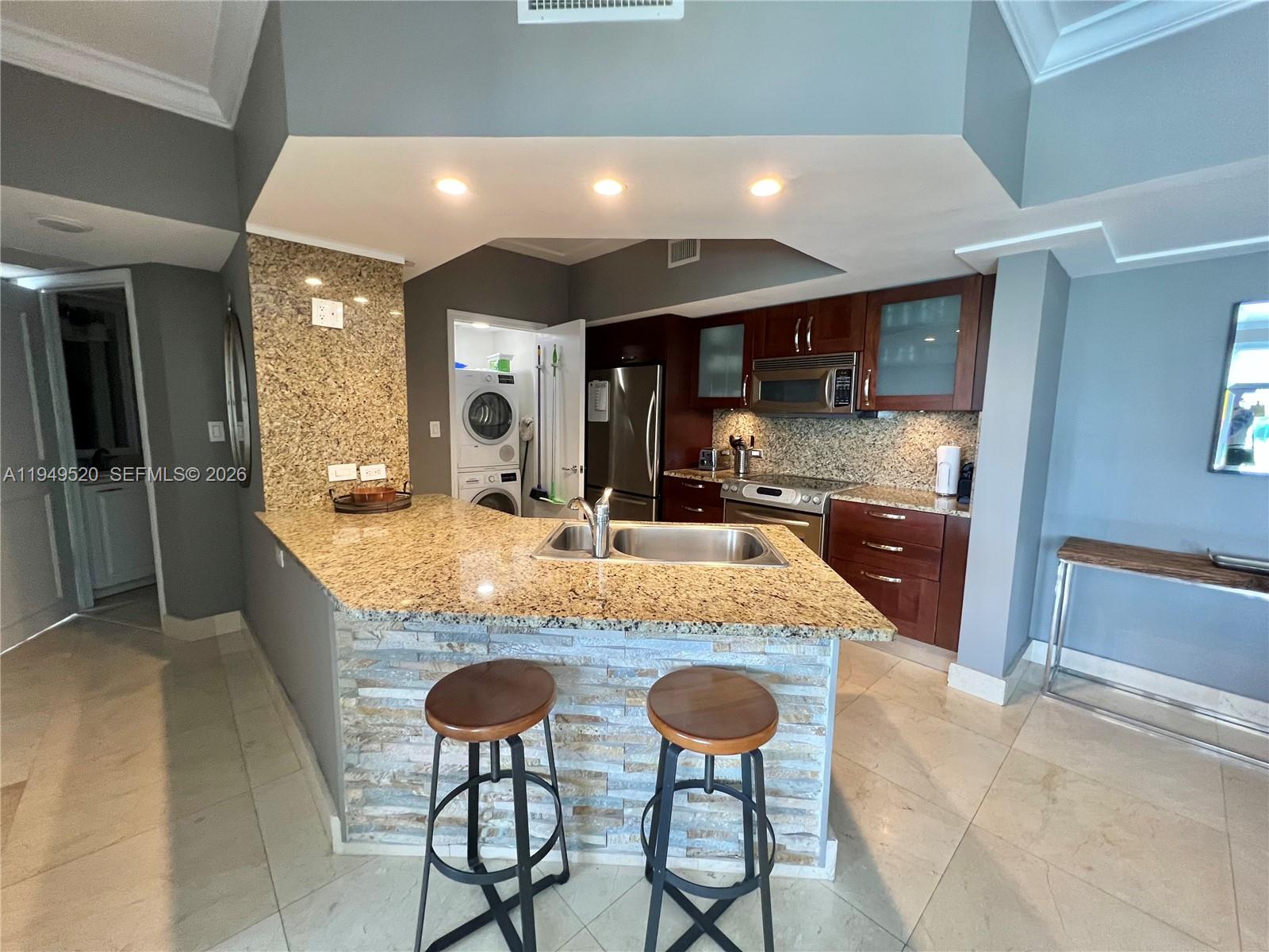 20000 E Country Club Dr #806, Aventura FL 33180