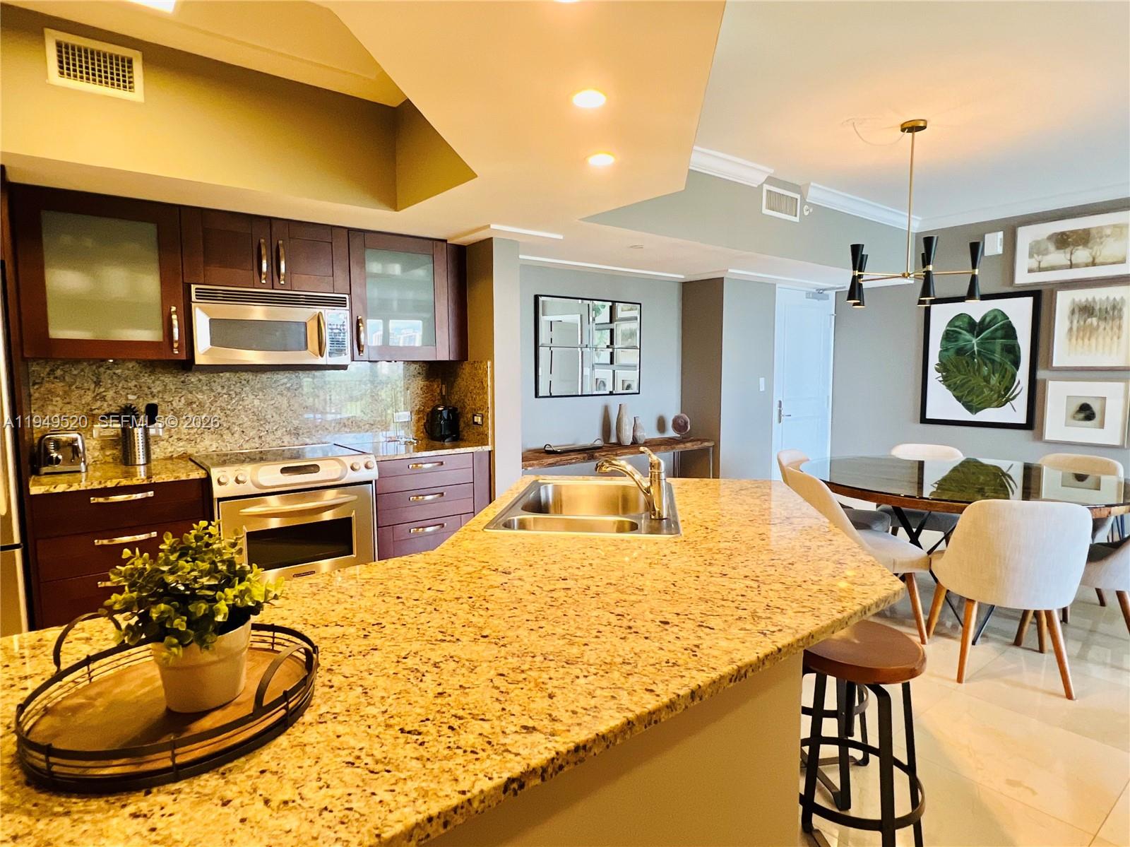 20000 E Country Club Dr #806, Aventura FL 33180