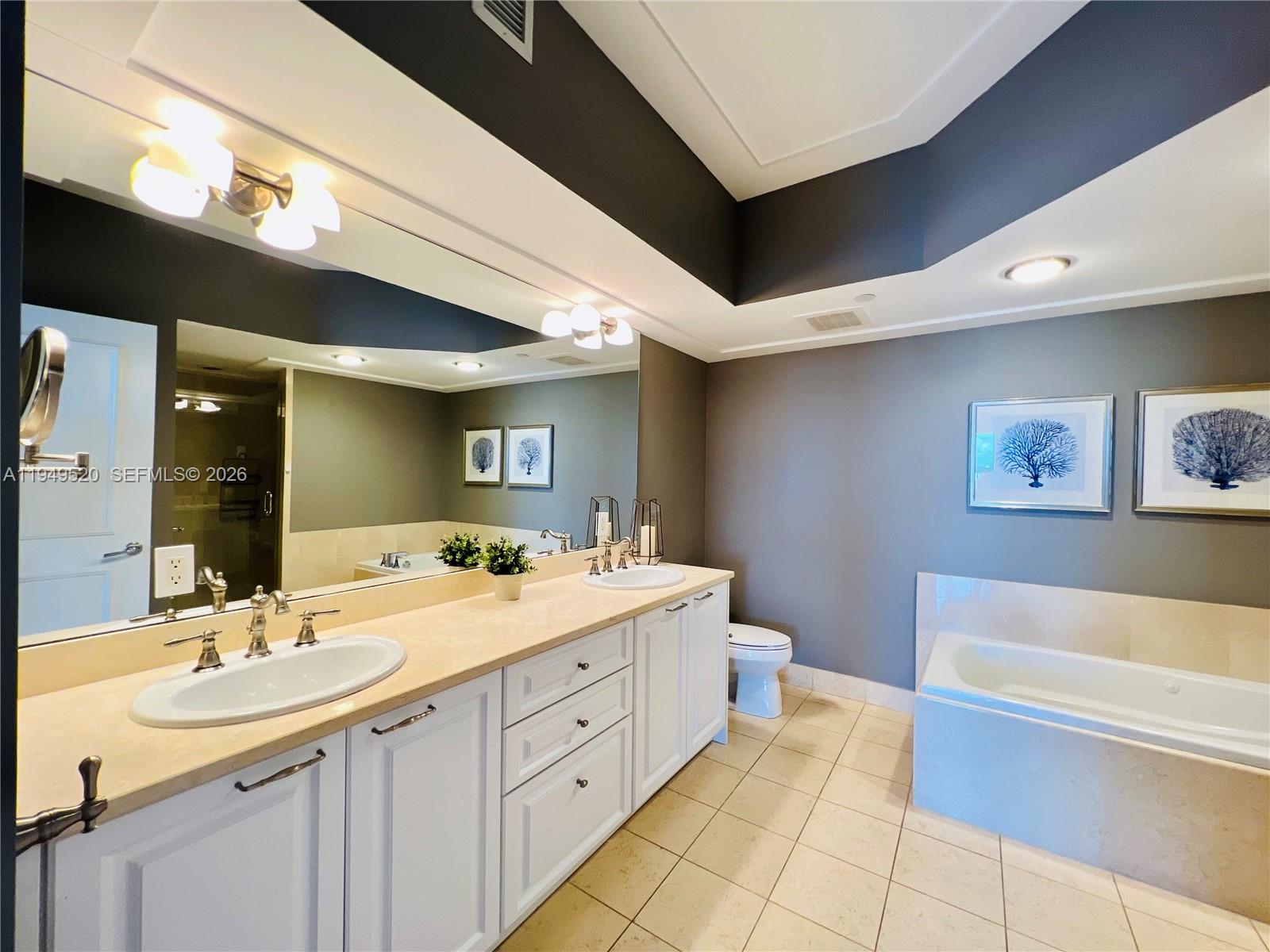 20000 E Country Club Dr #806, Aventura FL 33180