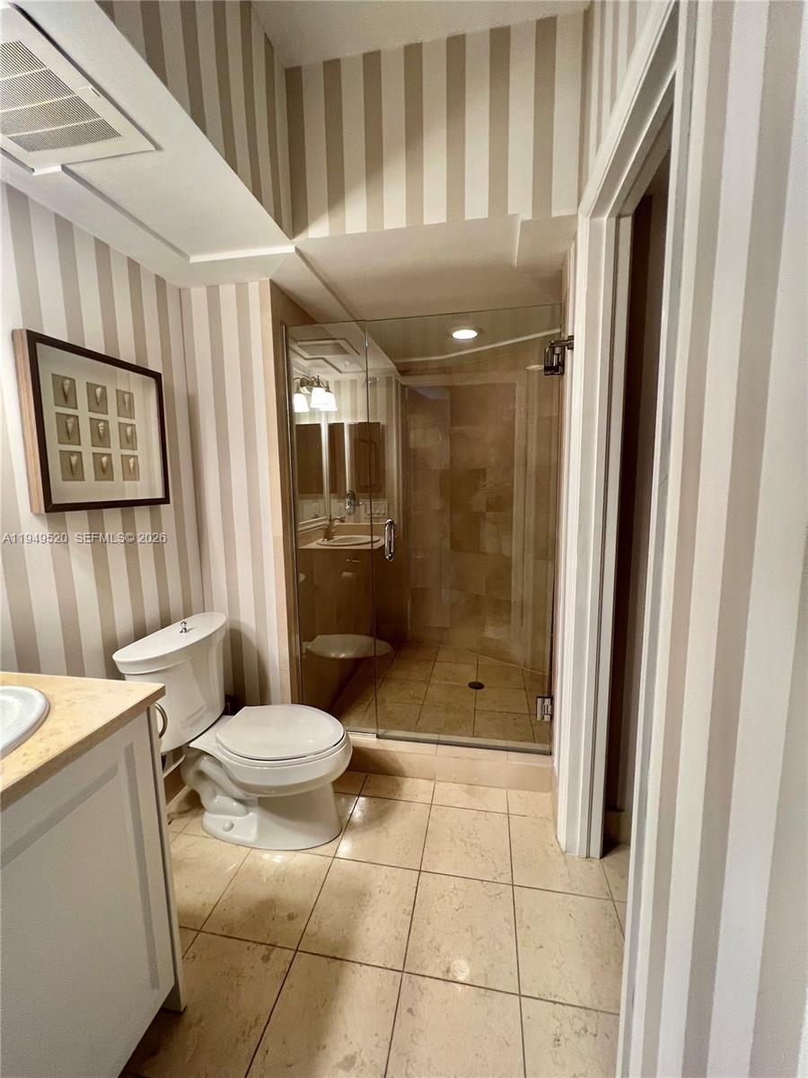 20000 E Country Club Dr #806, Aventura FL 33180