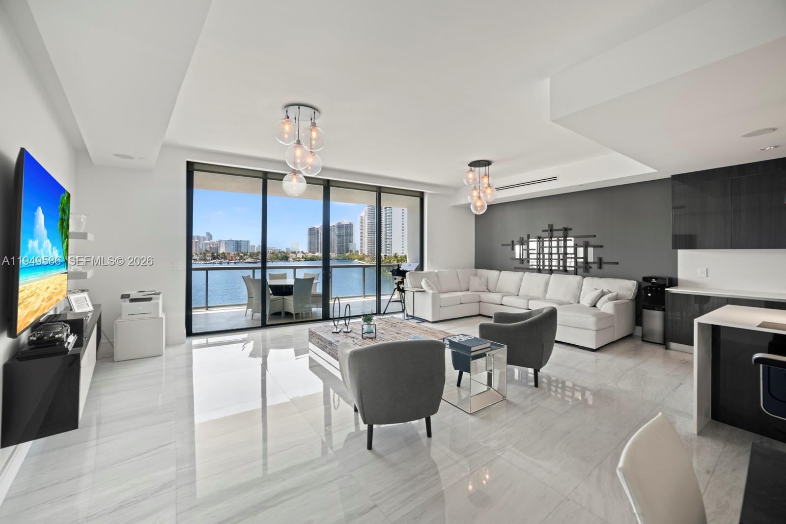 3300 NE 188th St #414, Aventura FL 33180