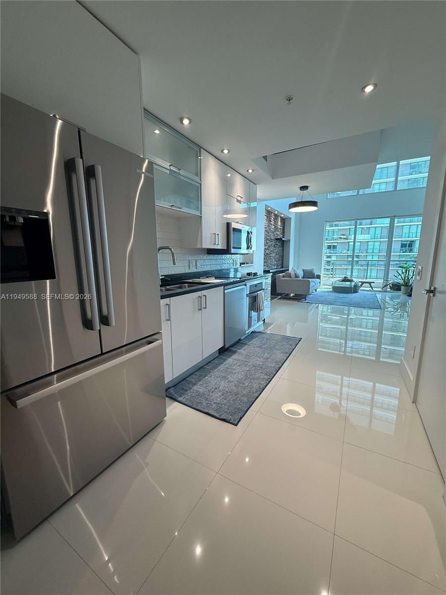 60 SW 13th St #3808, Miami FL 33130