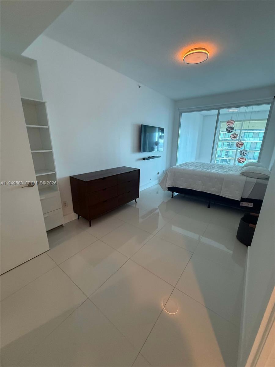 60 SW 13th St #3808, Miami FL 33130