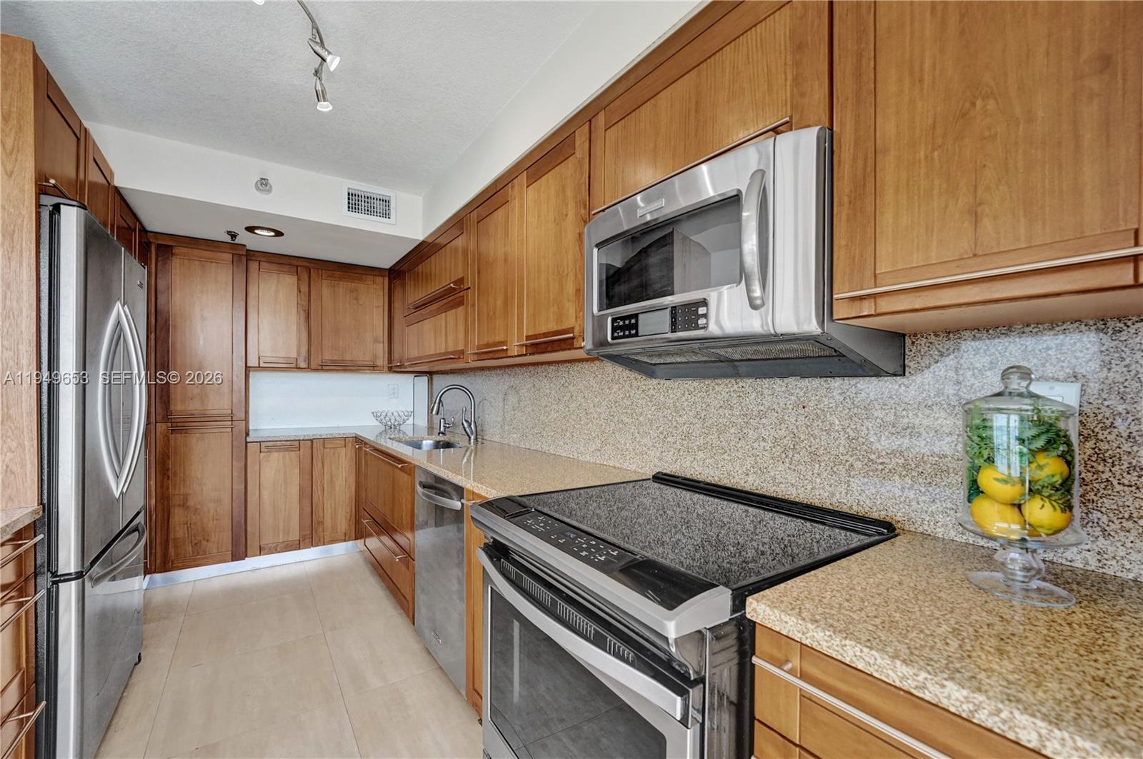 3500 Mystic Pointe Dr #3601, Aventura FL 33180