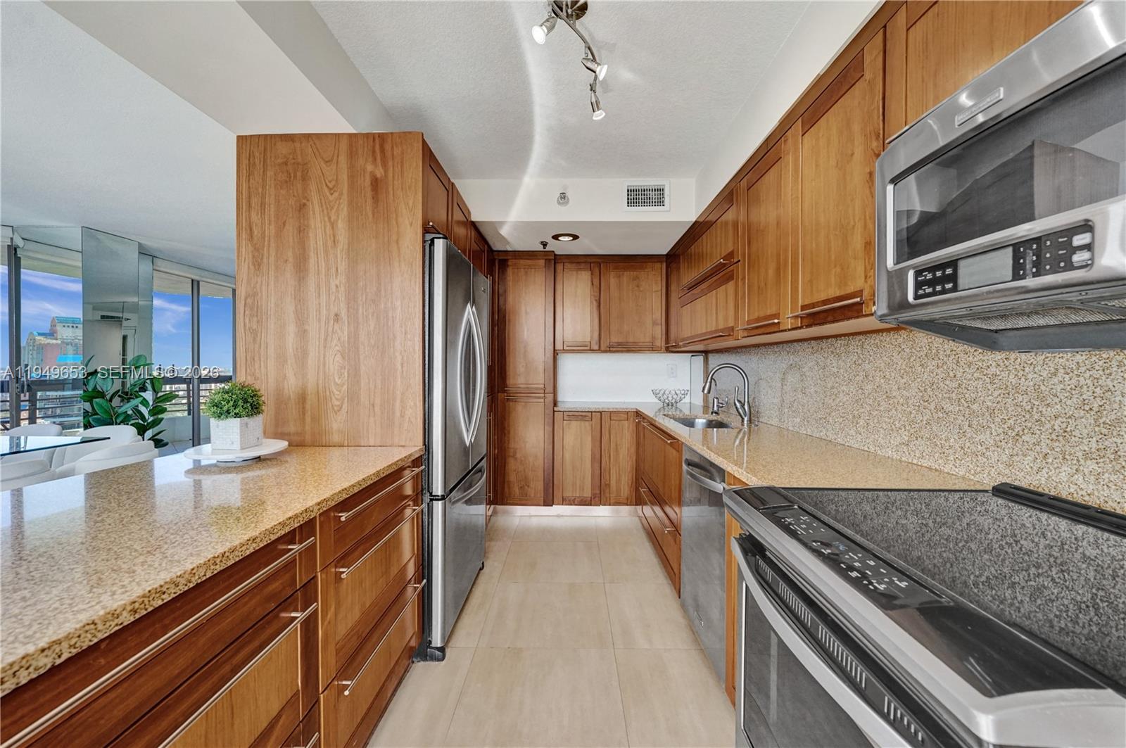 3500 Mystic Pointe Dr #3601, Aventura FL 33180
