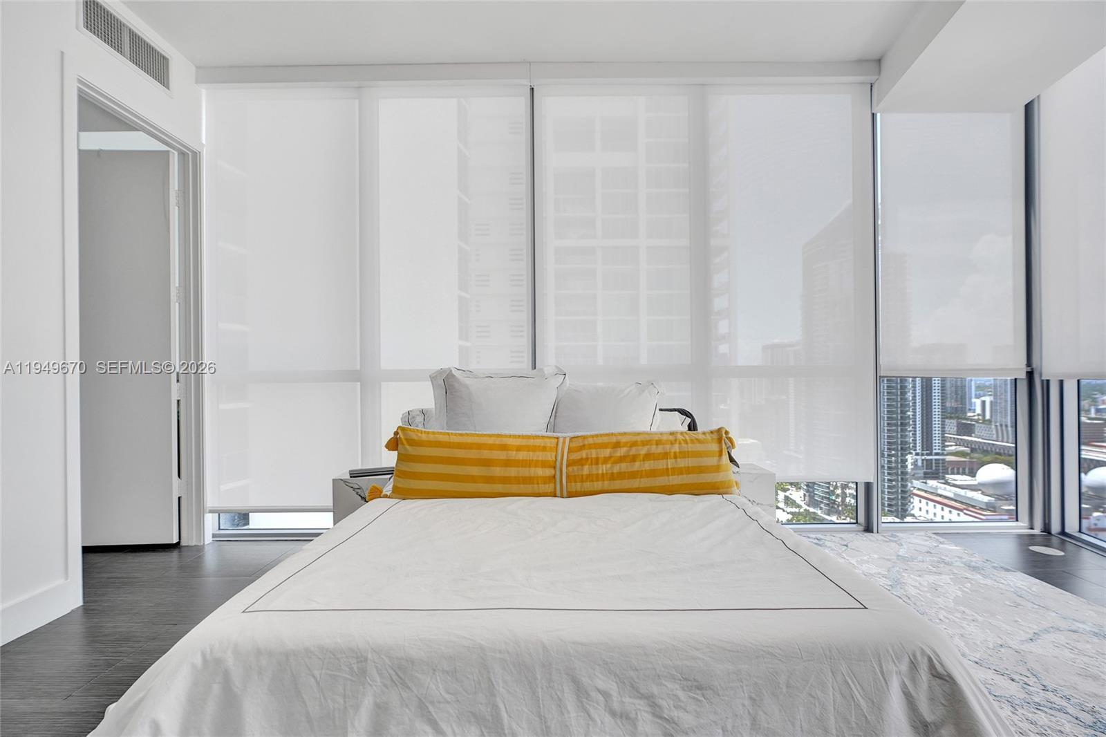 1100 Biscayne Blvd #3708, Miami FL 33132