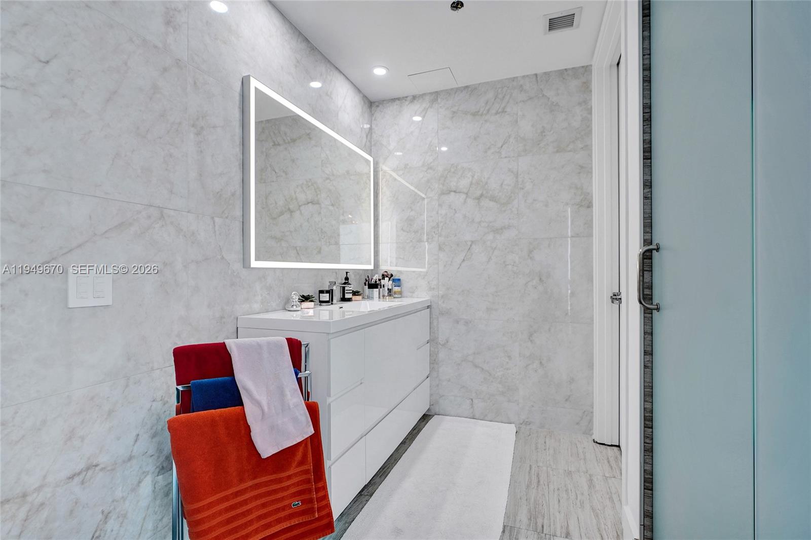 1100 Biscayne Blvd #3708, Miami FL 33132