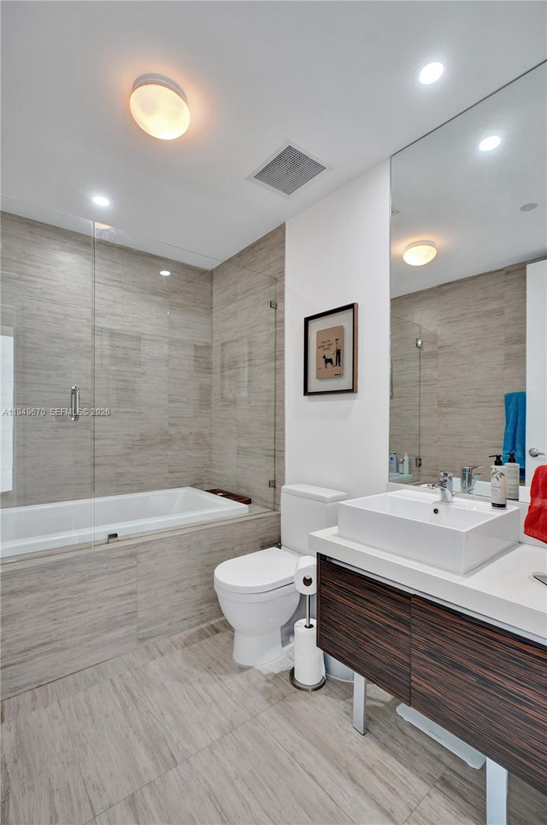 1100 Biscayne Blvd #3708, Miami FL 33132