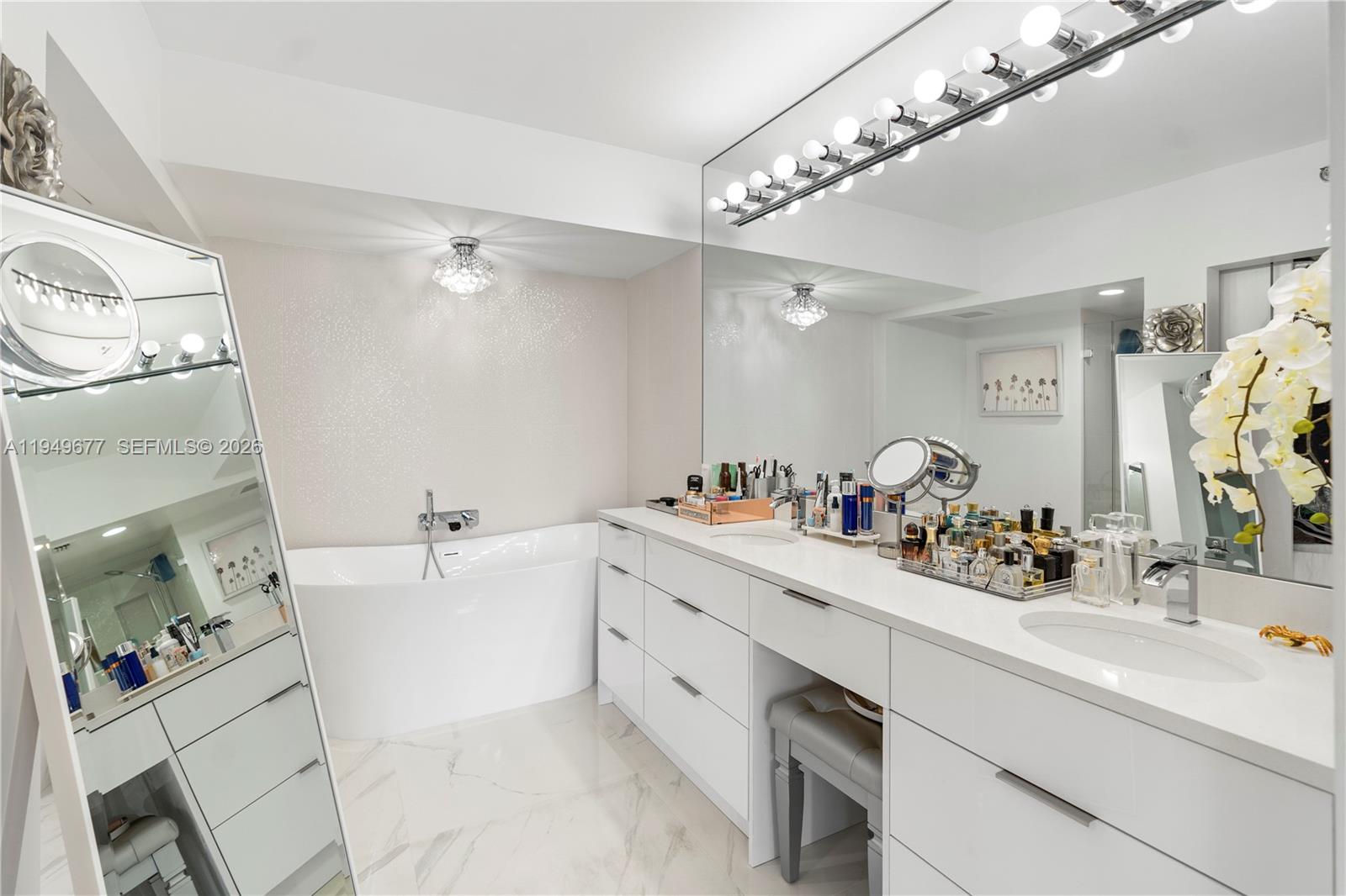 3600 Mystic Pointe Dr #1017, Aventura FL 33180