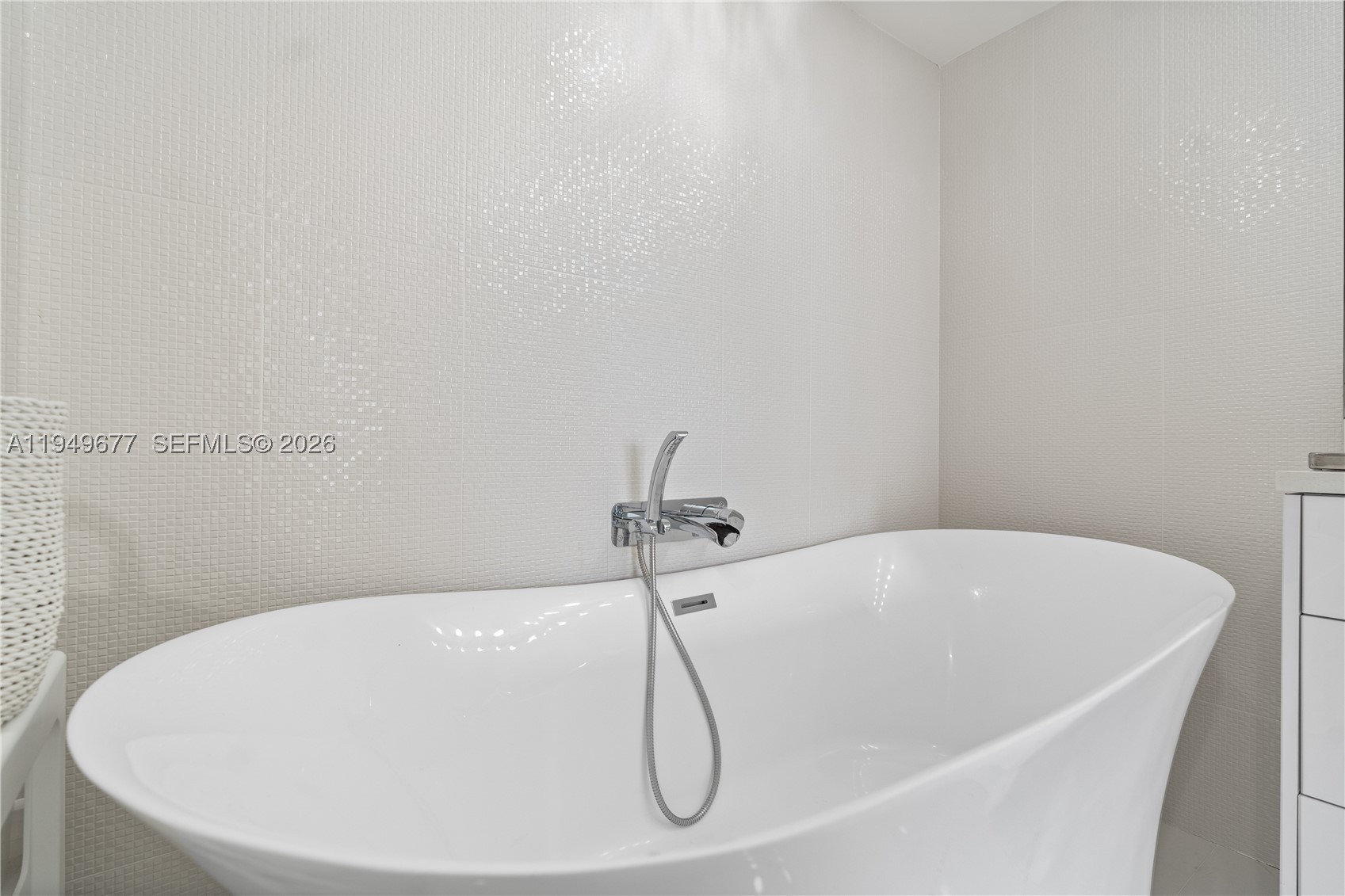 3600 Mystic Pointe Dr #1017, Aventura FL 33180