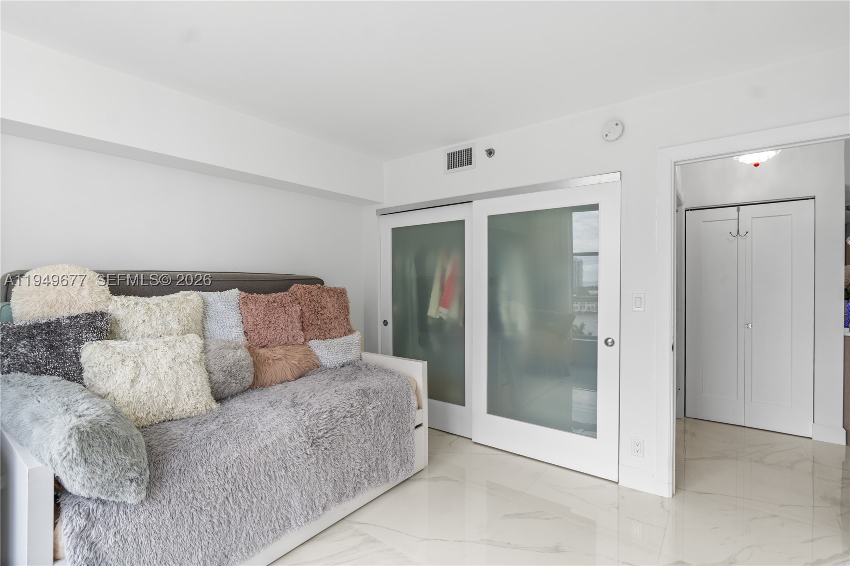 3600 Mystic Pointe Dr #1017, Aventura FL 33180