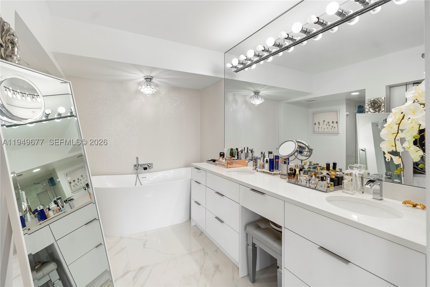 3600 Mystic Pointe Dr #1017, Aventura FL 33180