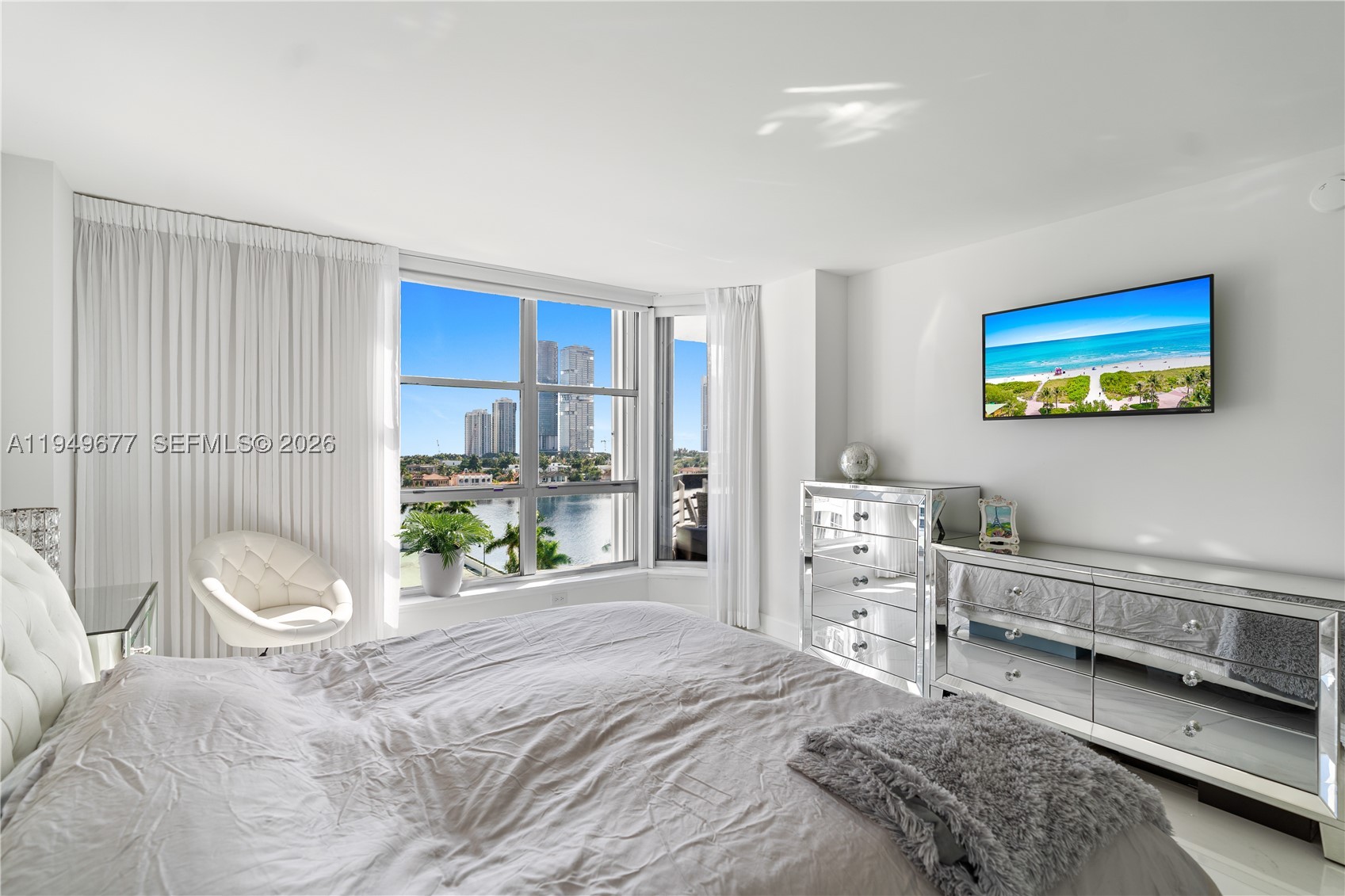 3600 Mystic Pointe Dr #1017, Aventura FL 33180
