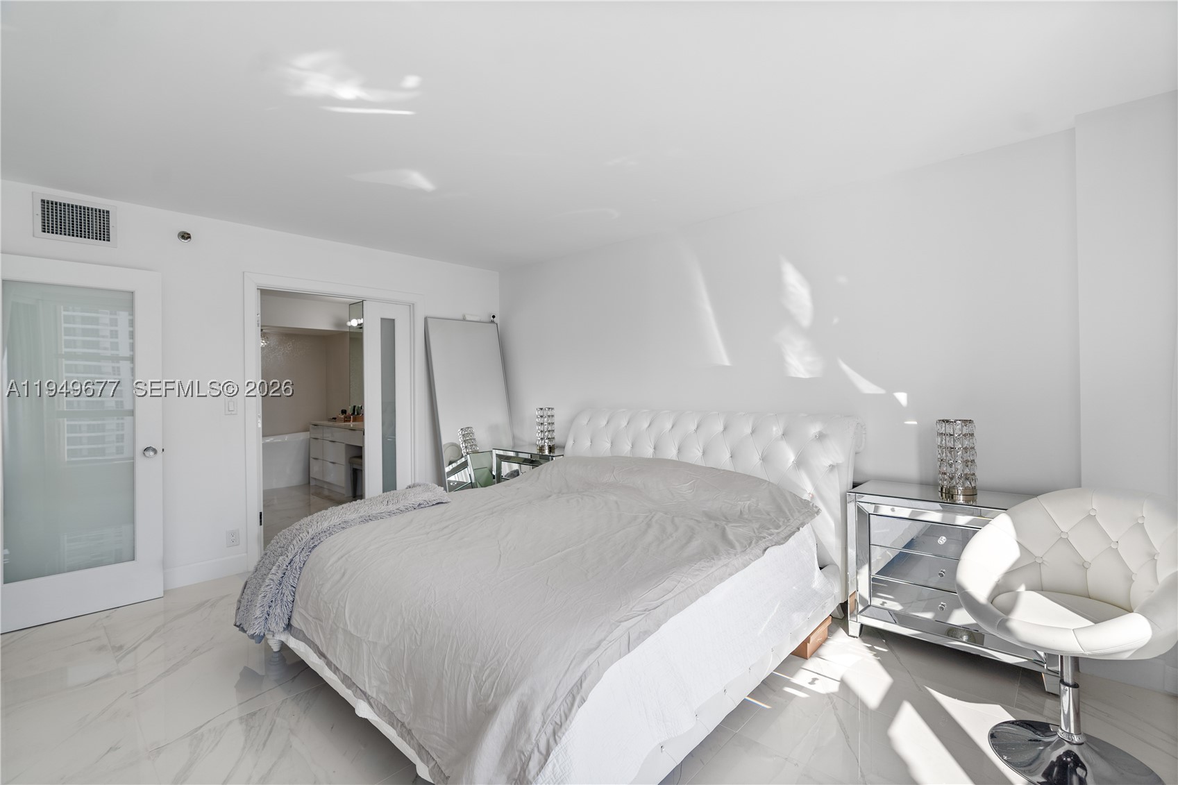 3600 Mystic Pointe Dr #1017, Aventura FL 33180