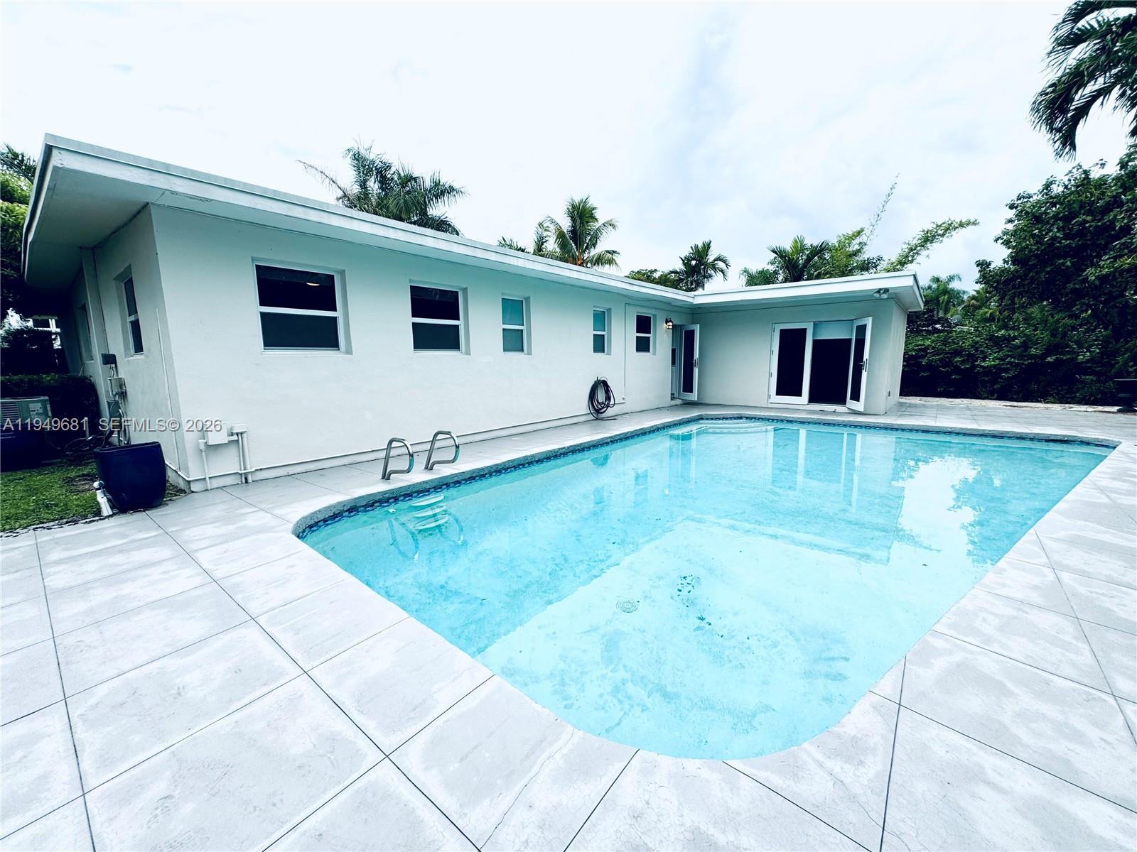 2075 S Hibiscus Dr, North Miami FL 33181
