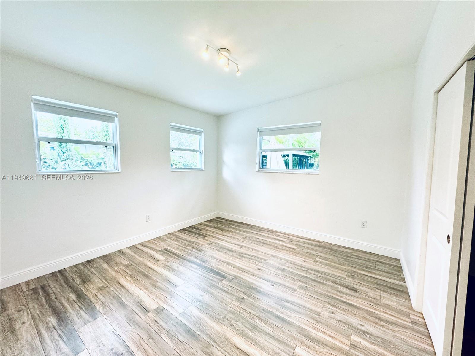 2075 S Hibiscus Dr, North Miami FL 33181