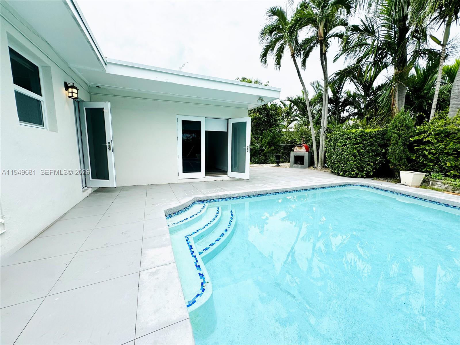 2075 S Hibiscus Dr, North Miami FL 33181