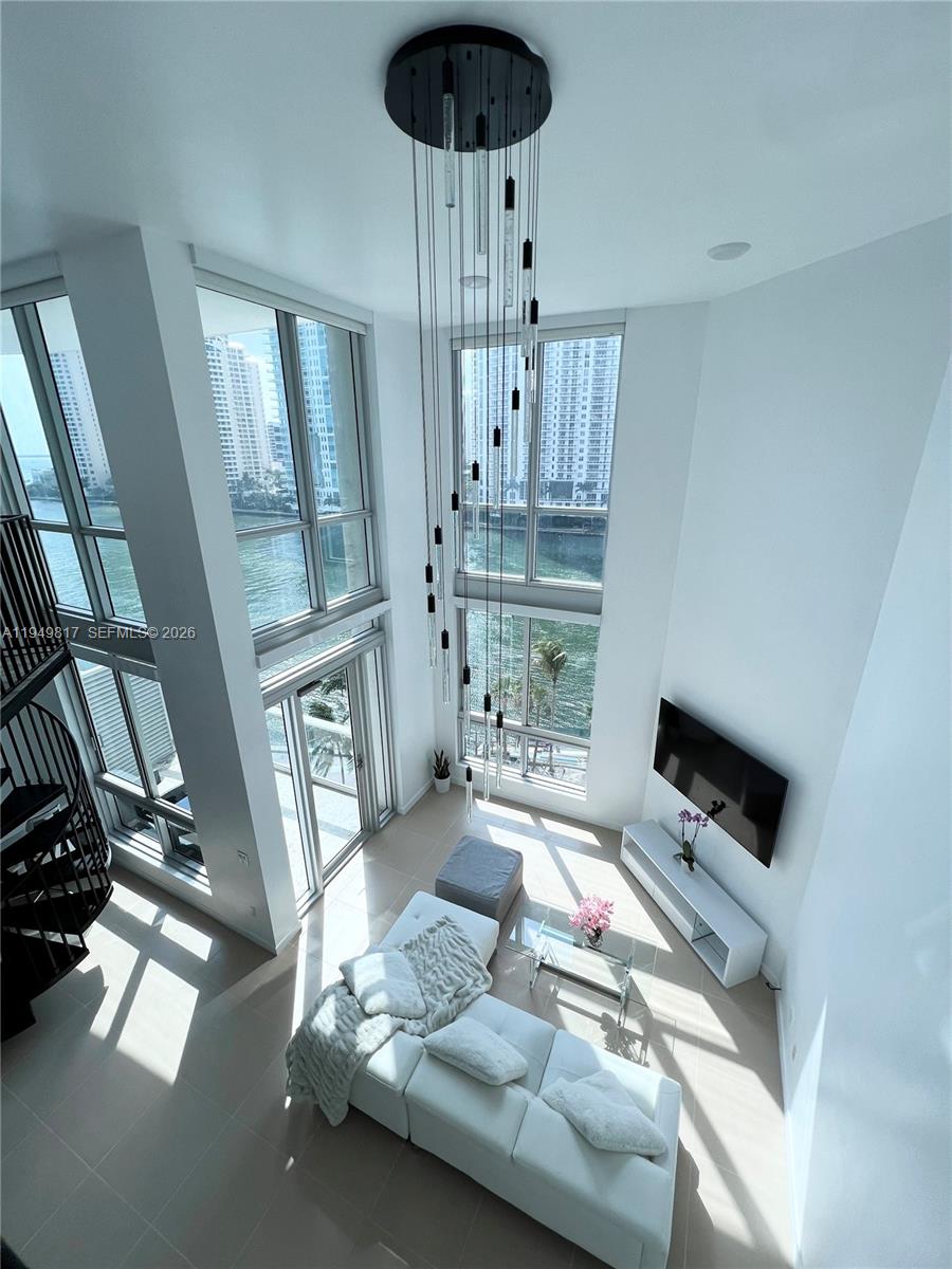 300 S Biscayne Blvd #L-814, Miami FL 33131