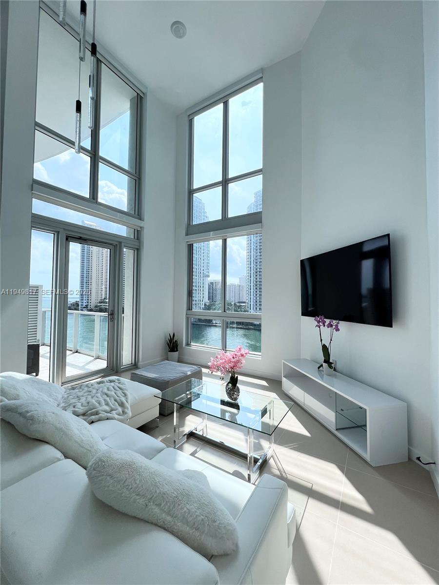 300 S Biscayne Blvd #L-814, Miami FL 33131