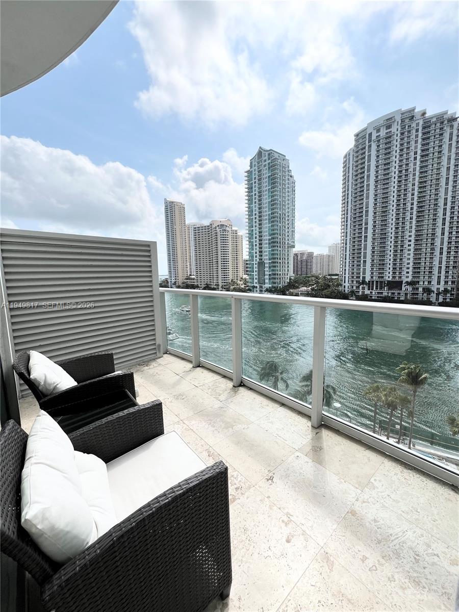 300 S Biscayne Blvd #L-814, Miami FL 33131